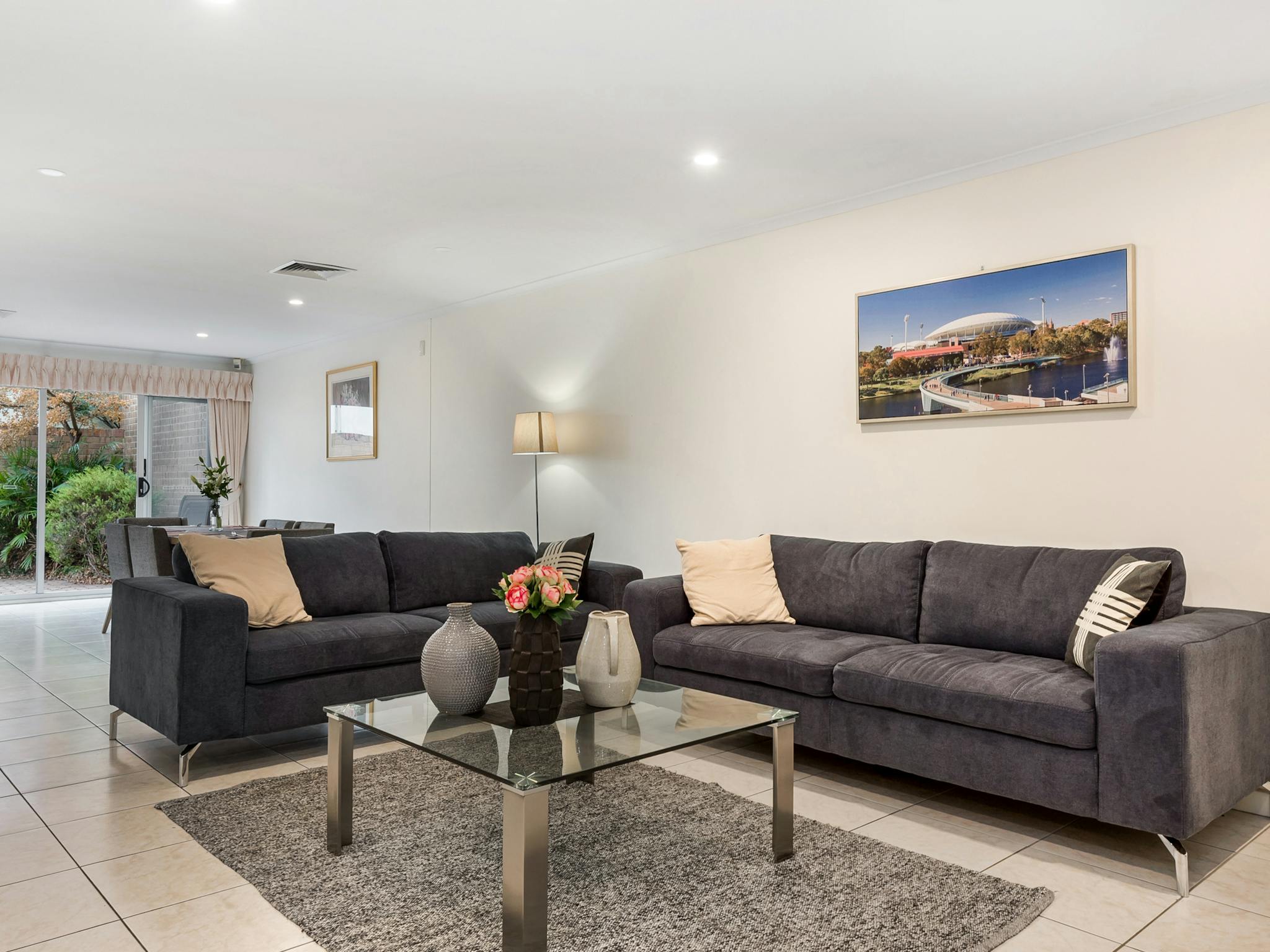 Adelaide Style Accommodation - Close to City in Stylish North Adelaide Slider Image 2