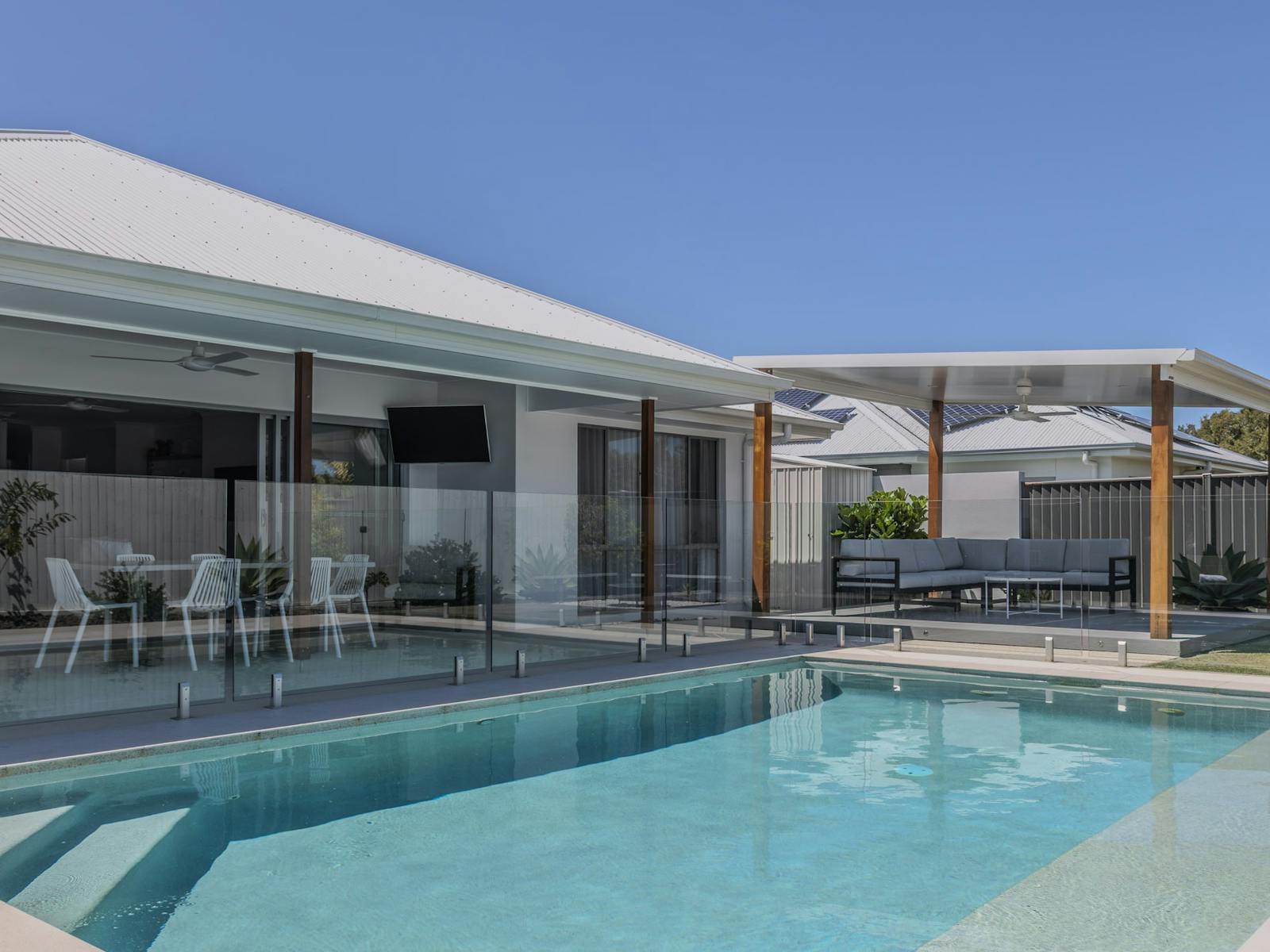 Large outdoor entertaining Large outdoor entertaining