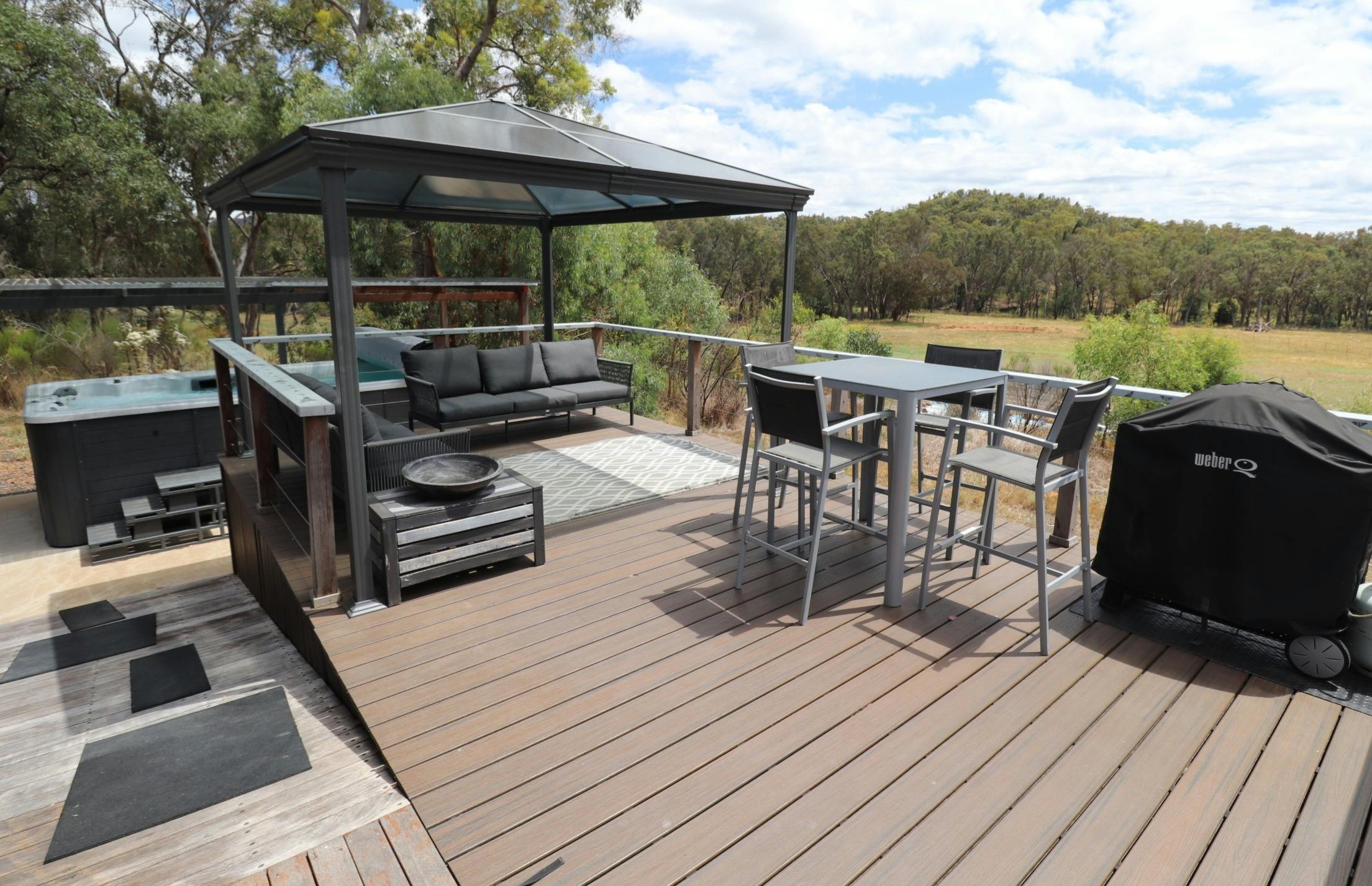 The 2 bedroom Grevillea deck outdoor living and swim spa with stunning views over the emus