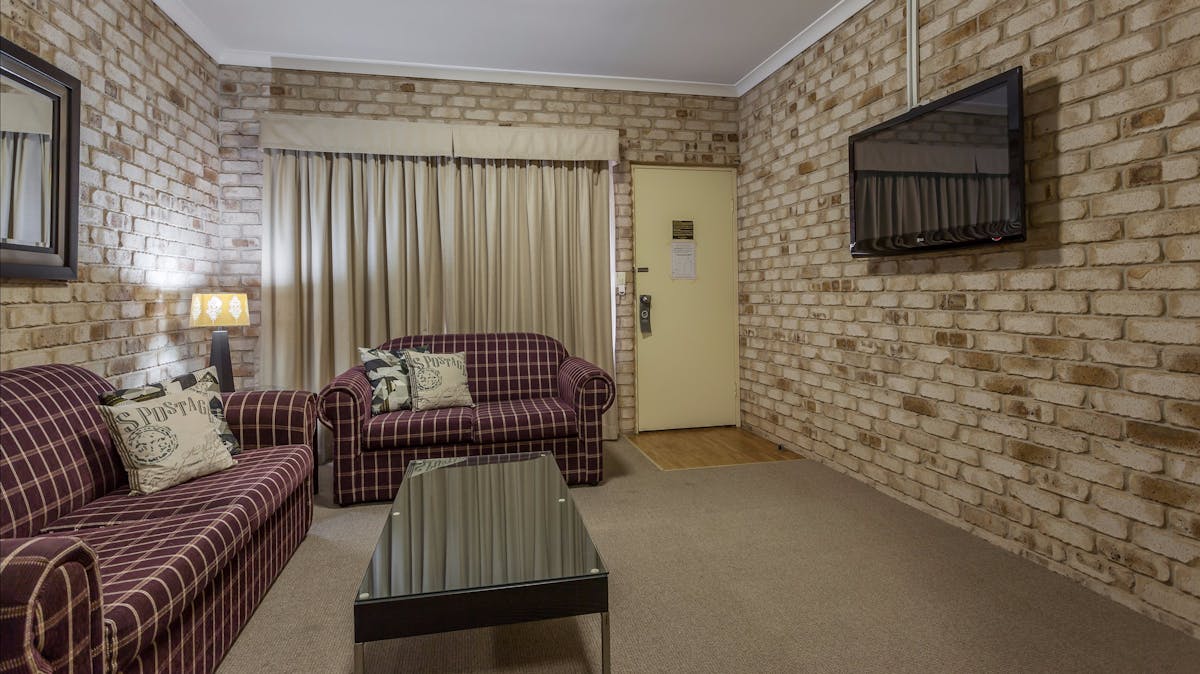 Highlander Motor Inn