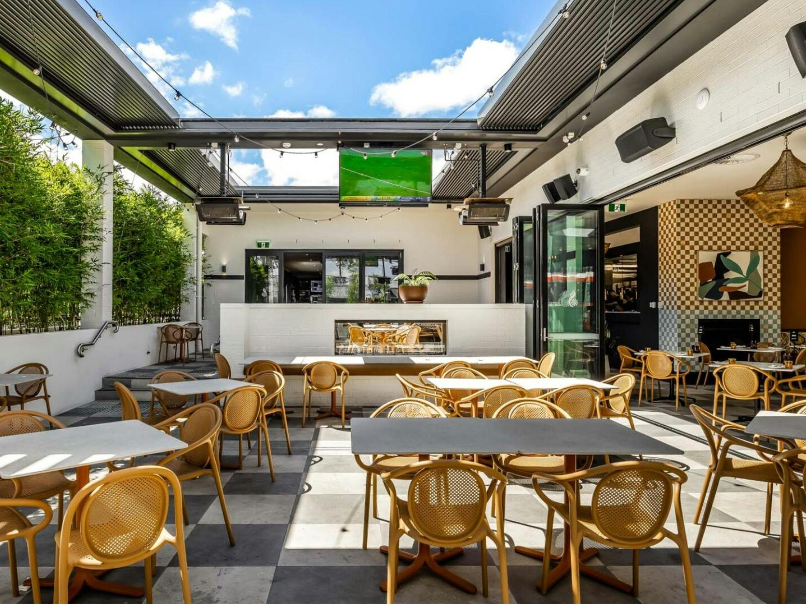 The Sussex Hotel - Courtyard