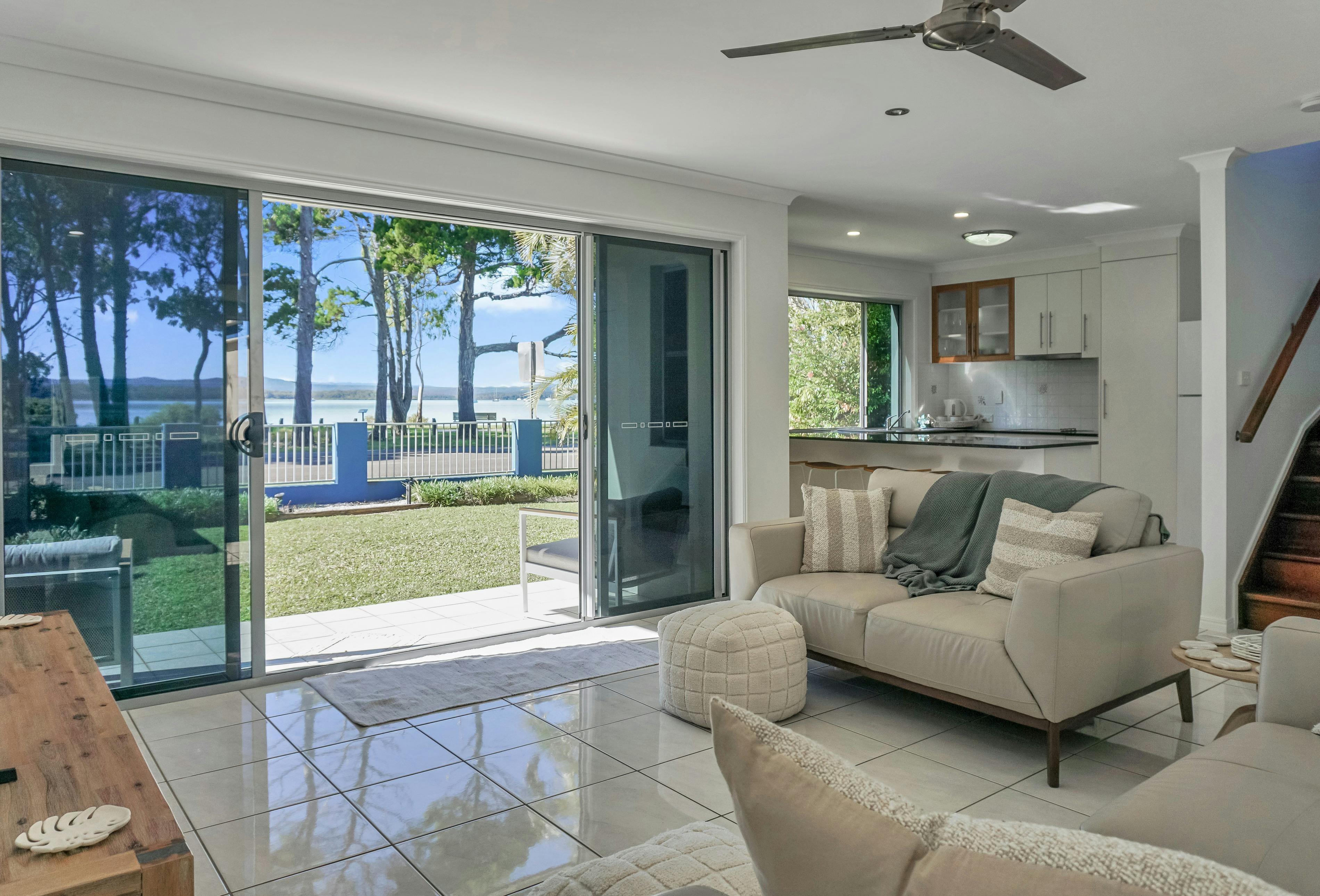 Bay Views on Esplanade - Tin Can Bay