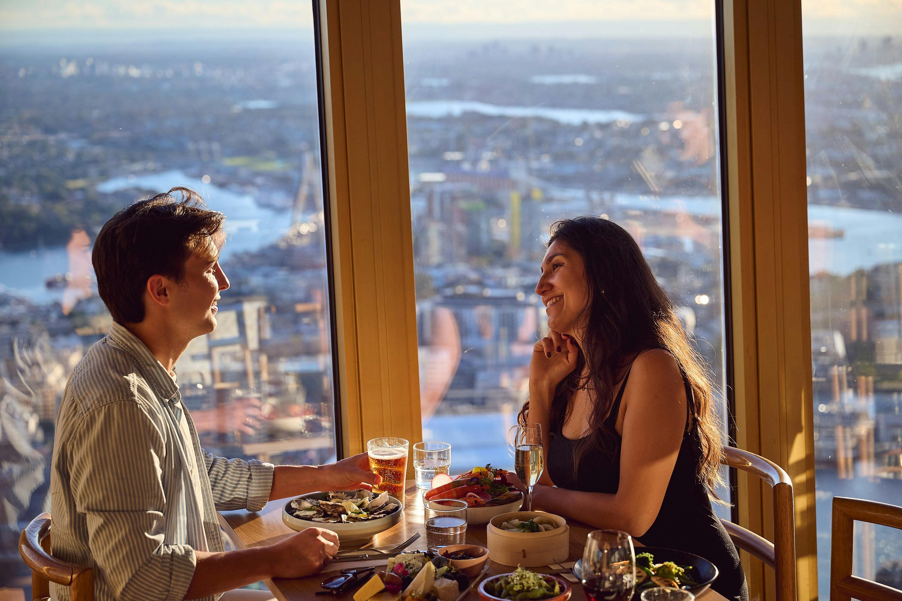 Genießen Sie ein 1,5-stündiges Meeresfrüchtebuffet in einem hochgelegenen Restaurant mit Panoramablick über Sydney.