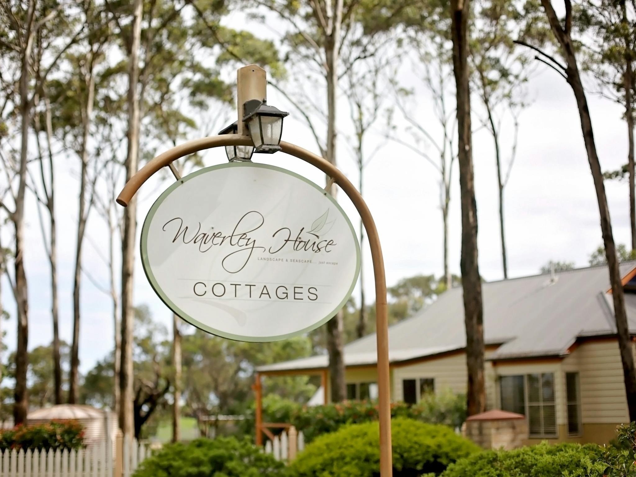 Entrance - Waverley House Cottages