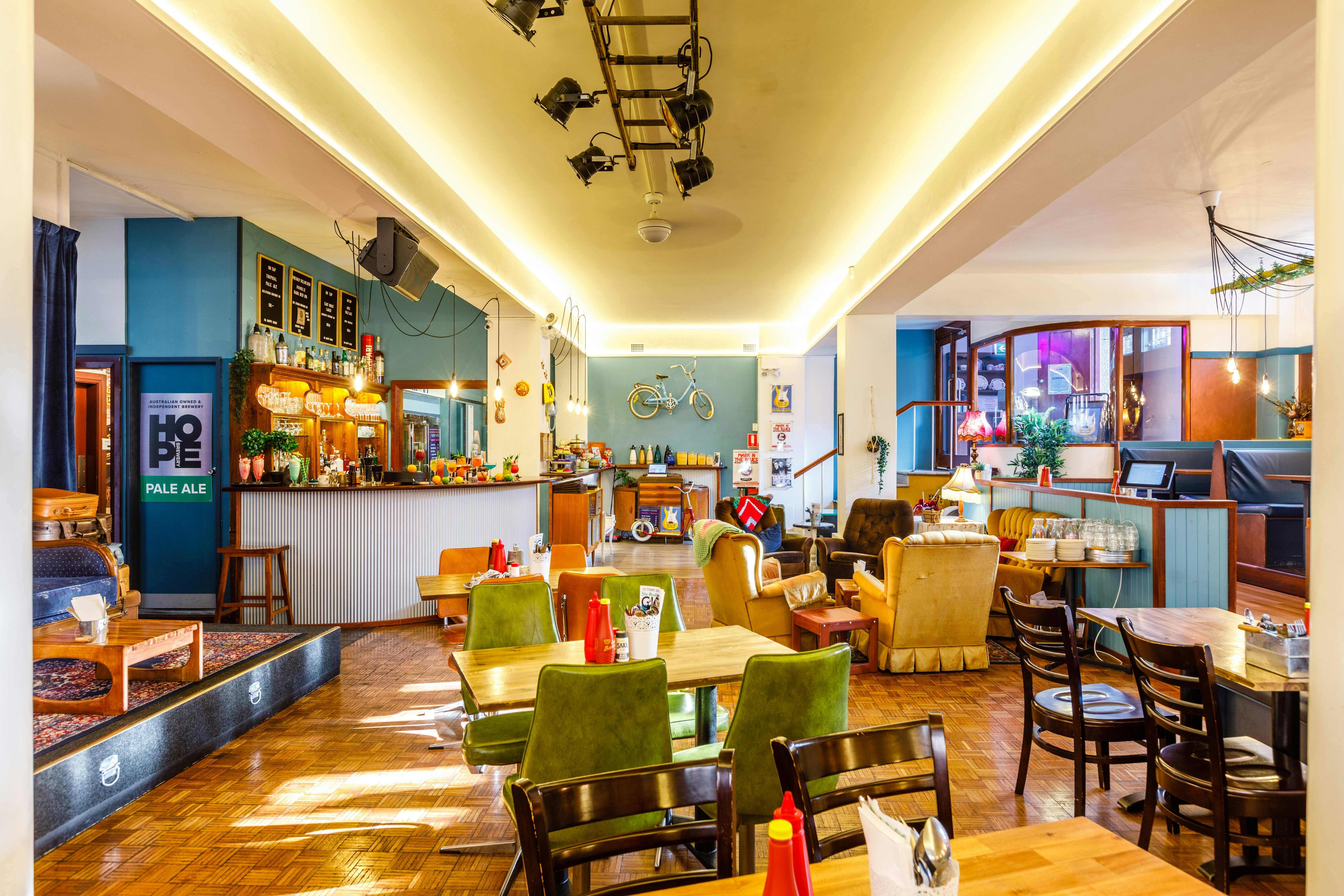 Classic swivel chairs in the dining room