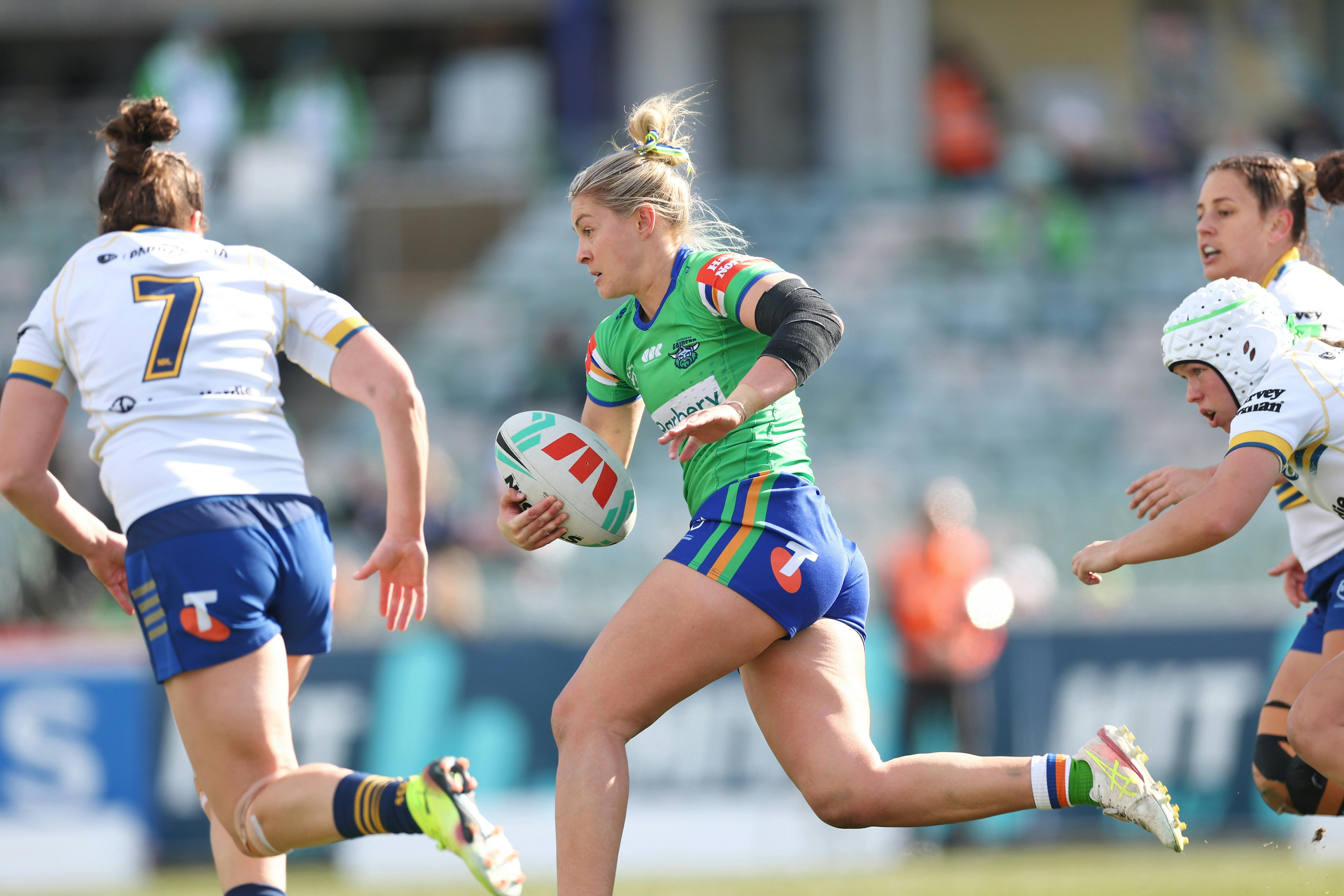 Canberra Raiders NRLW player Chloe Saunders running the ball.