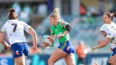 Canberra Raiders NRLW player Chloe Saunders running the ball.