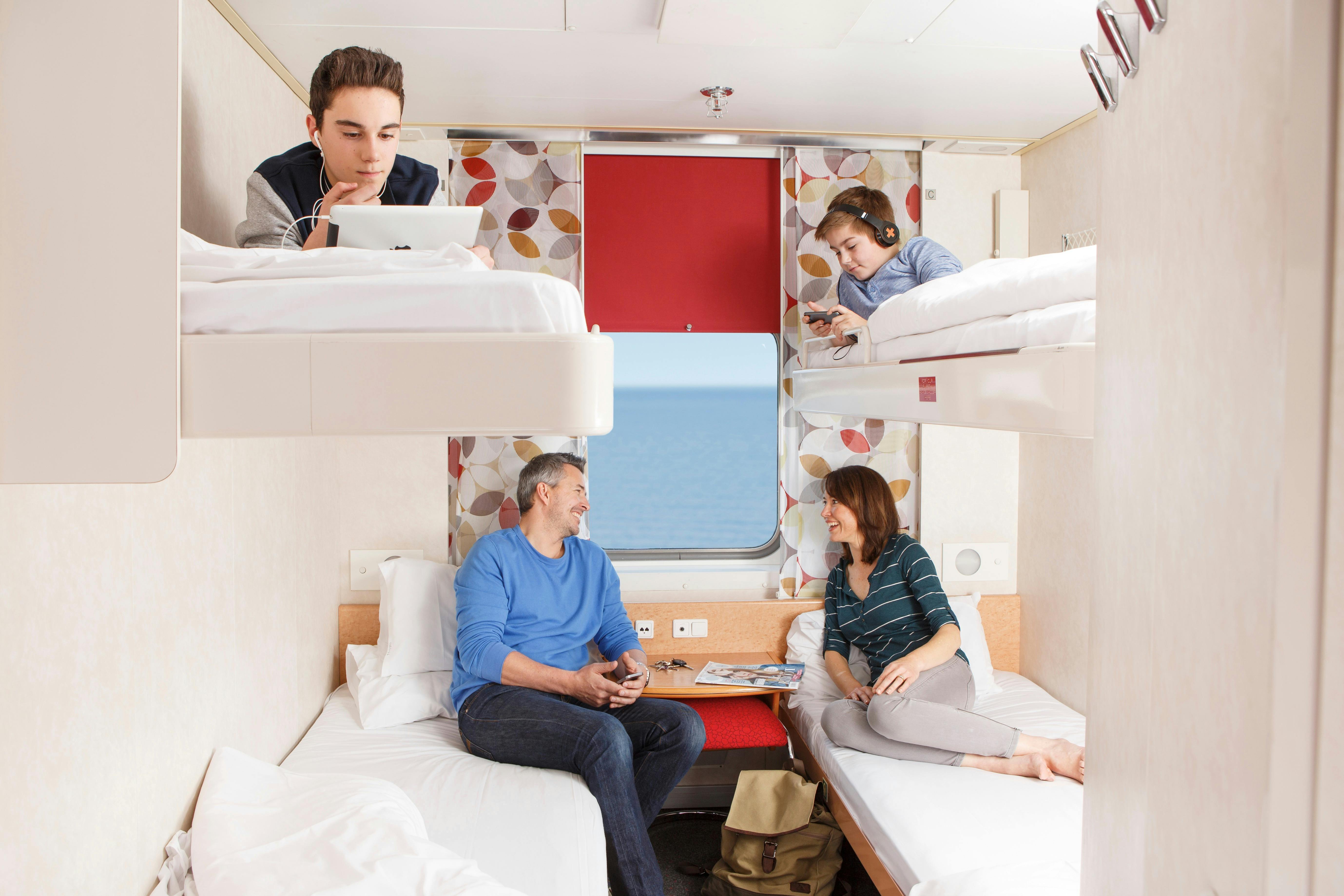 Four Bed Cabin with Porthole