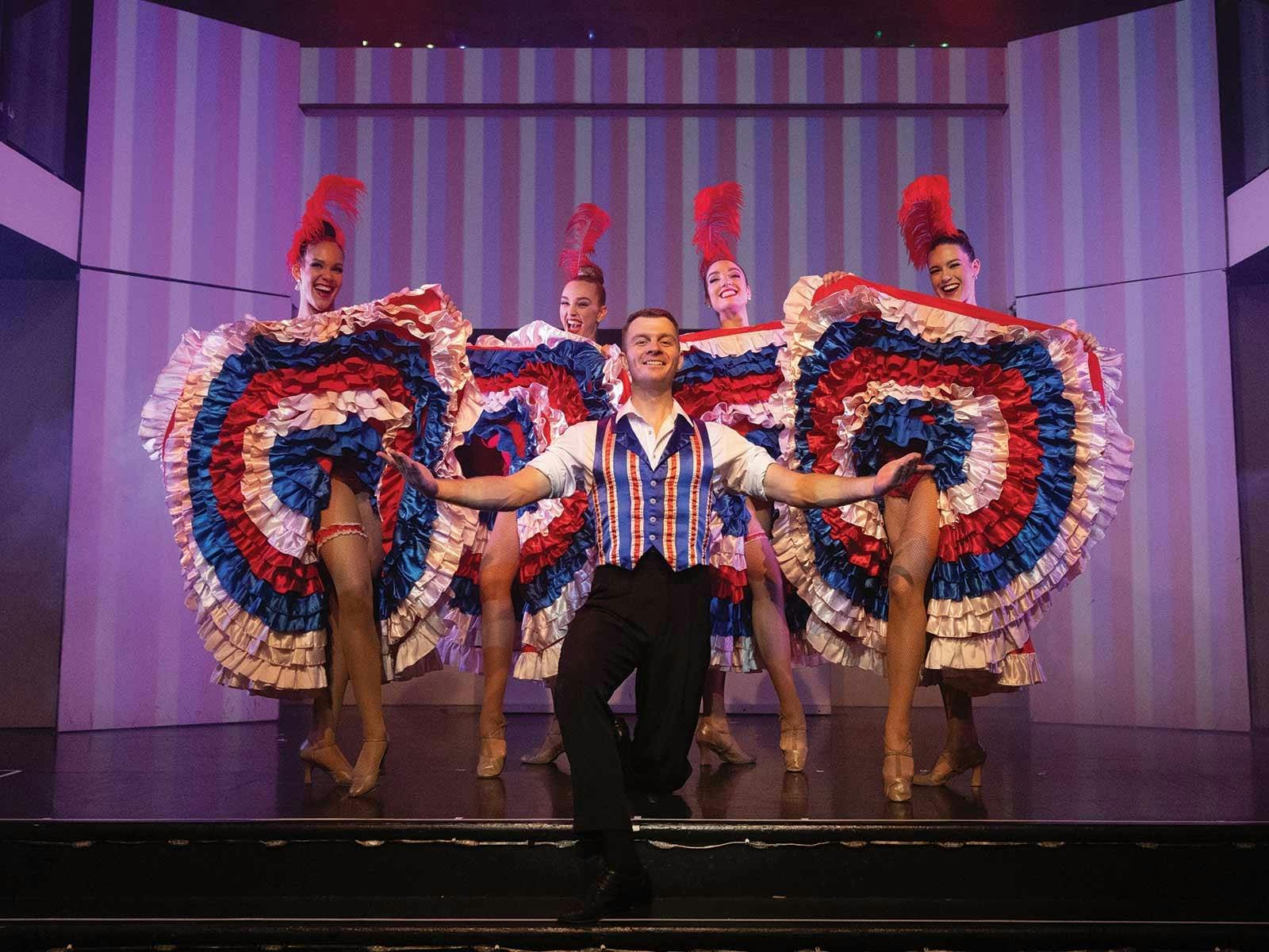 キャバレーショー「Voygae of Love」の様子