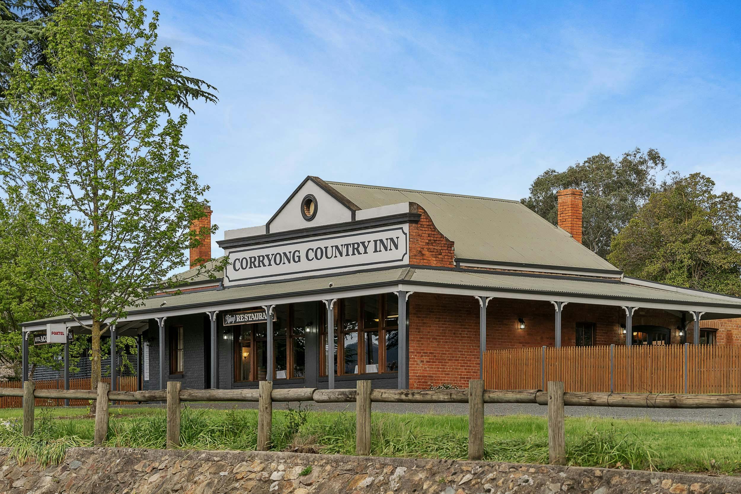 Corryong Country Inn, view from main road