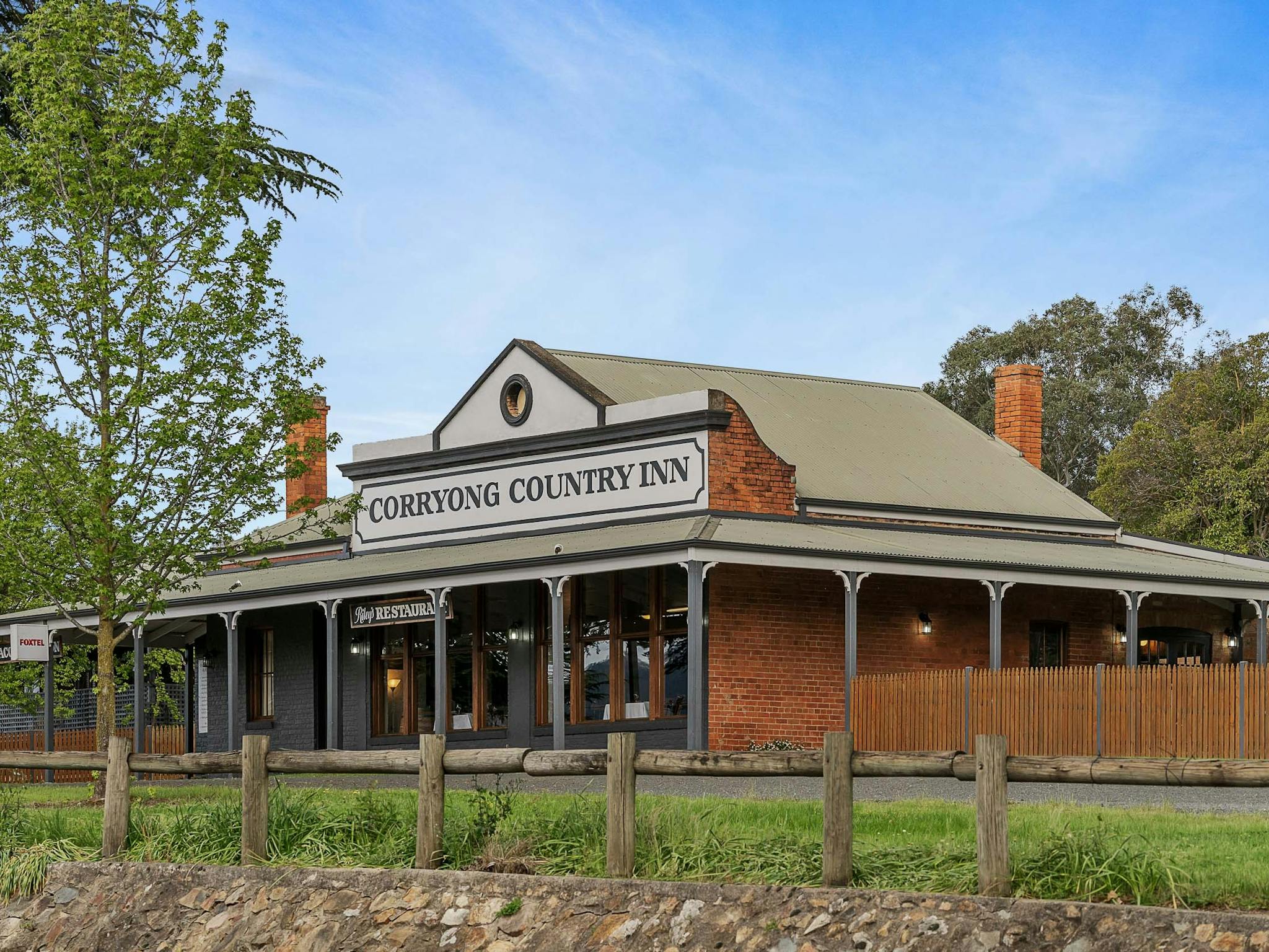 Corryong Country Inn, view from main road