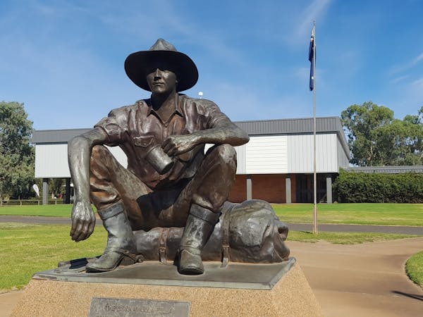 Cunnamulla Fella Statue