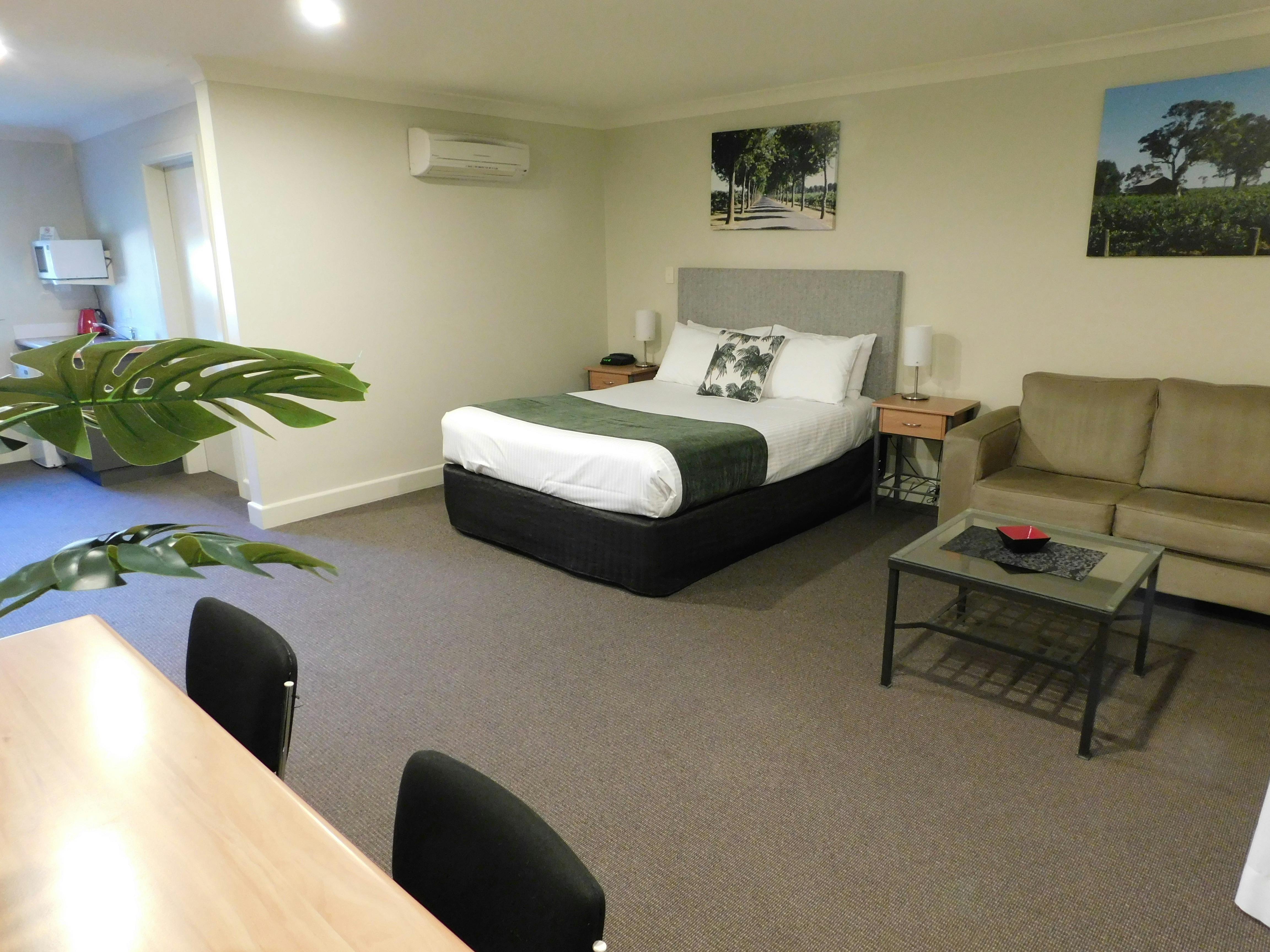 Stunning Queen Suites at the Alexander Cameron Suites