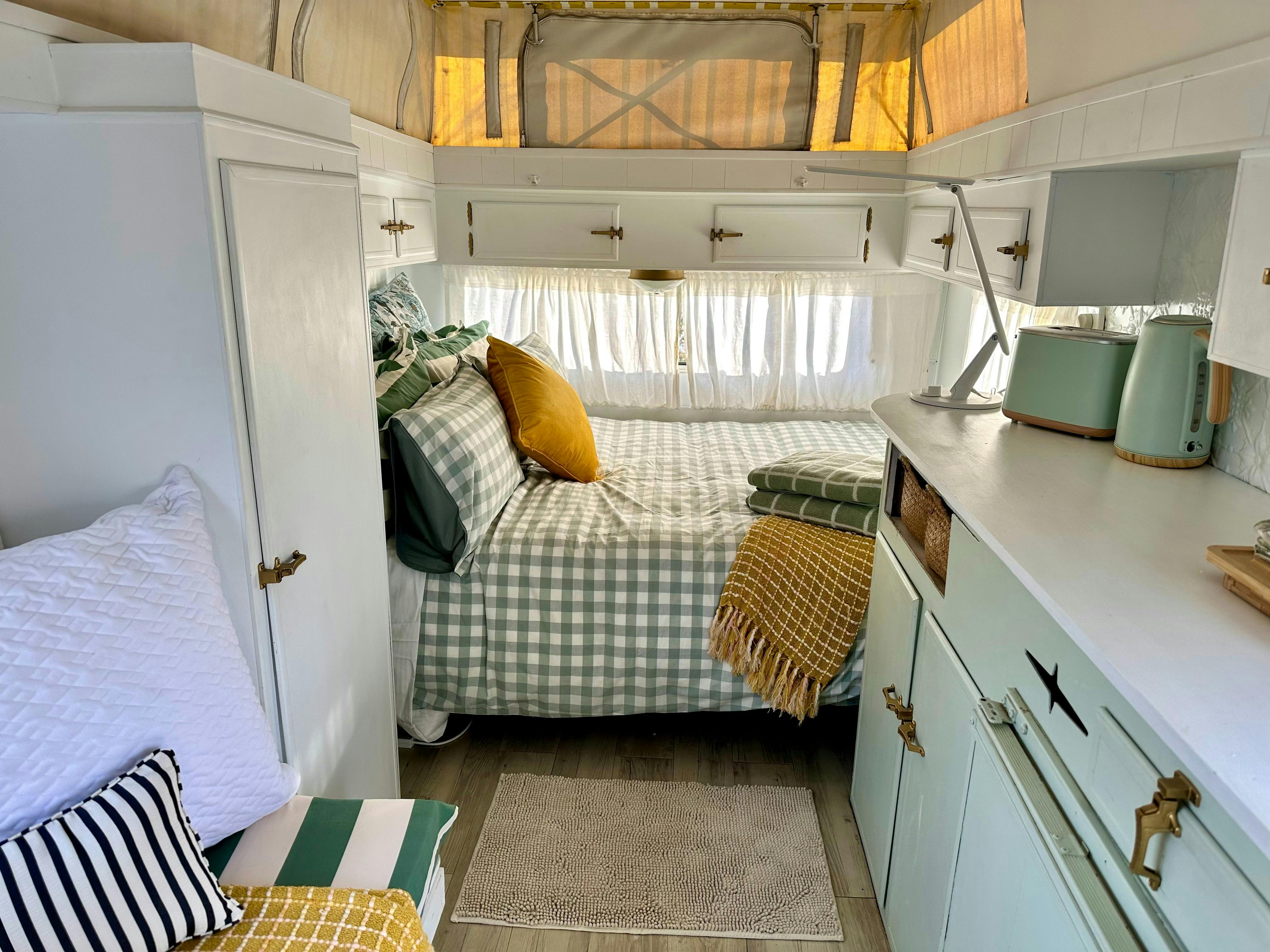 Gidget, The Caravan image