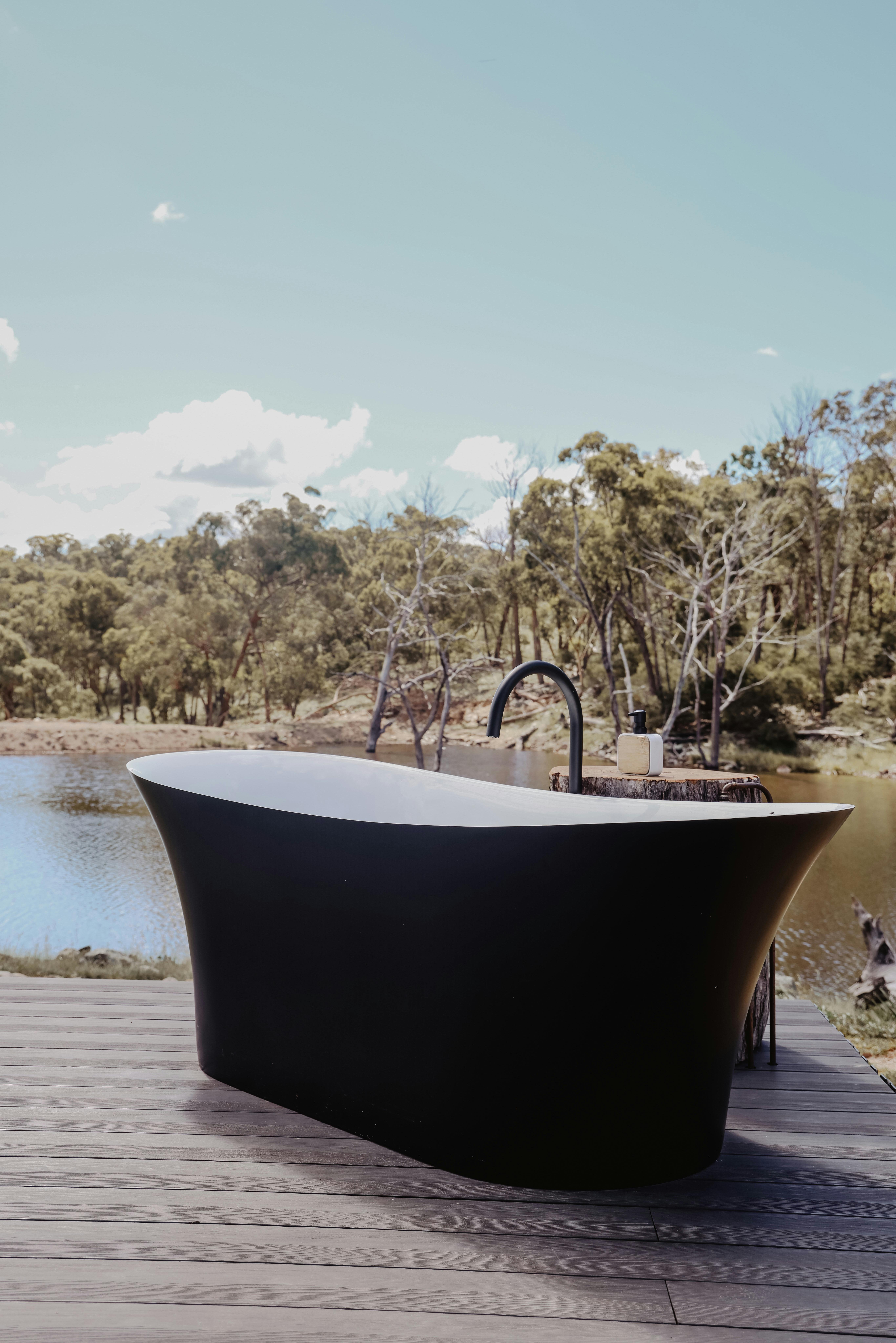 Bath on the Kingfisher Cabin Deck