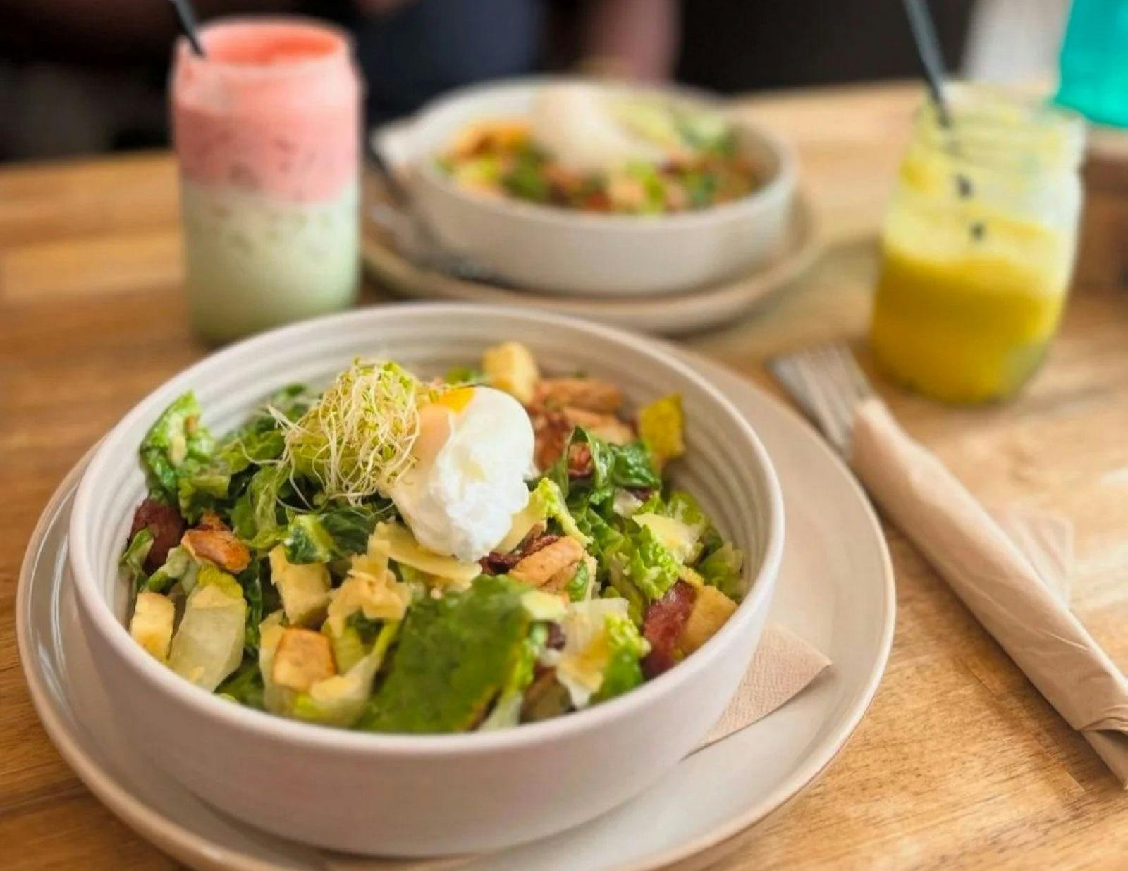 A Poke Bowl and juices on a table at Hometown Cafe Lithgow