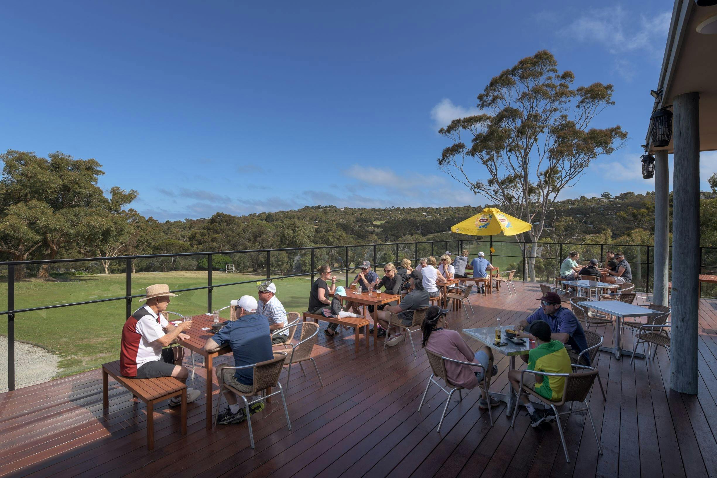 anglesea-golf-club-bistro-deck