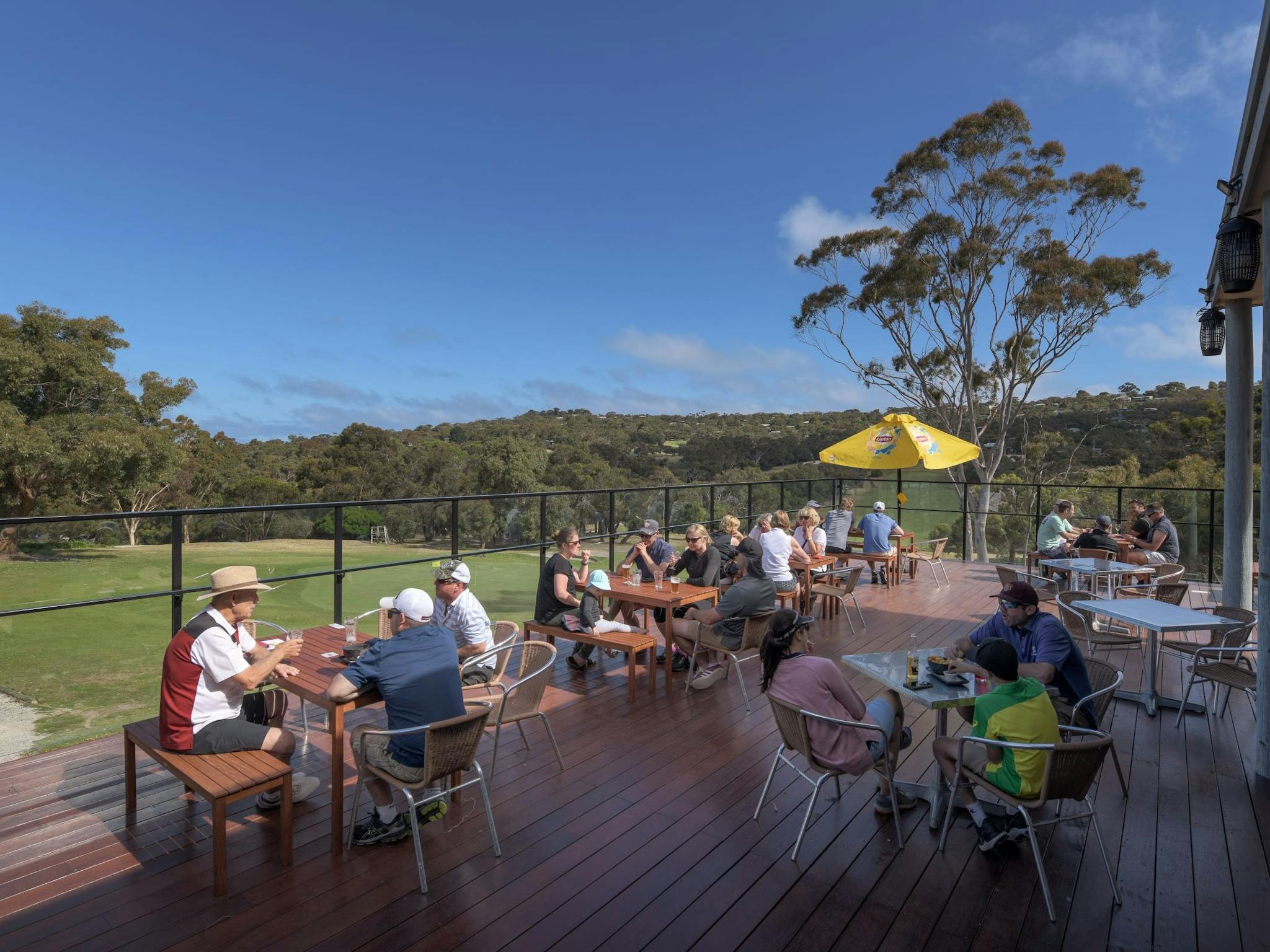 anglesea-golf-club-bistro-deck
