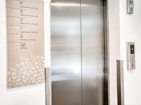 Vue Apartments Geelong - Guest Lift