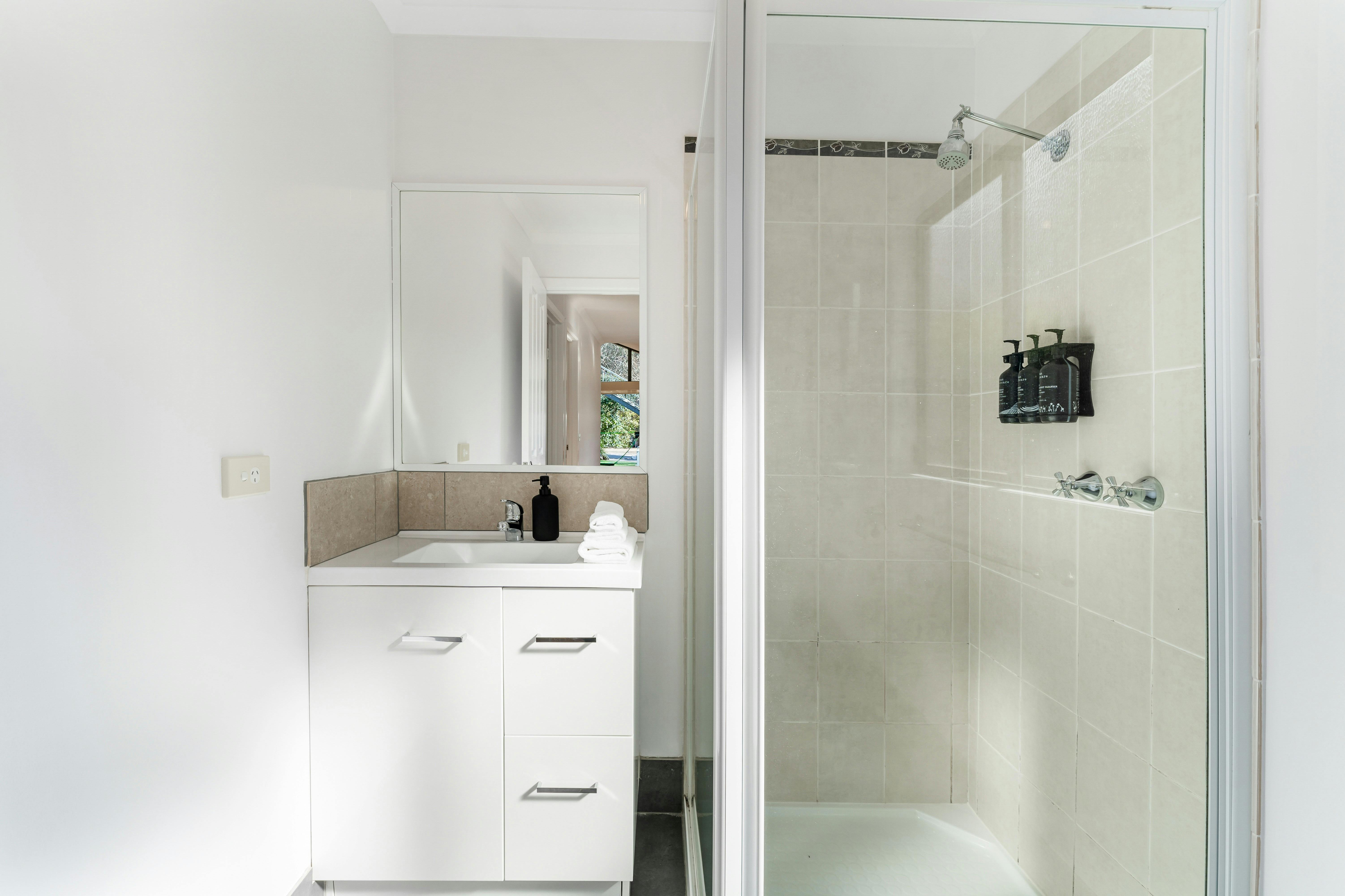 Superior Two Bedroom Villa (Sleeps 5) | Tasman Holiday Parks - Bright