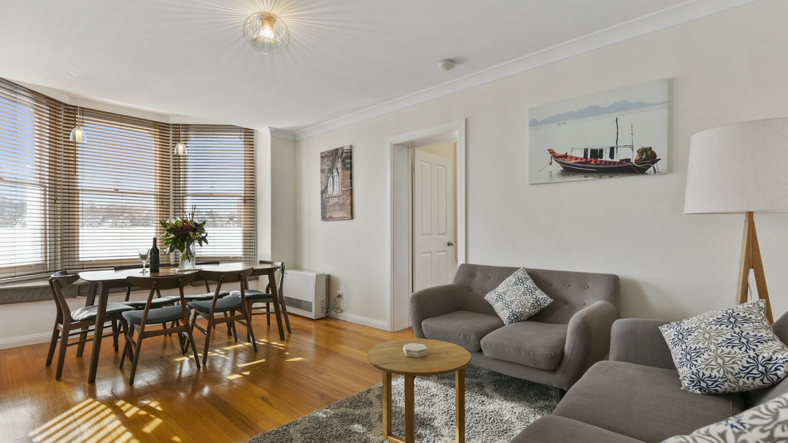 Apartment 1 Lounge/Dinning