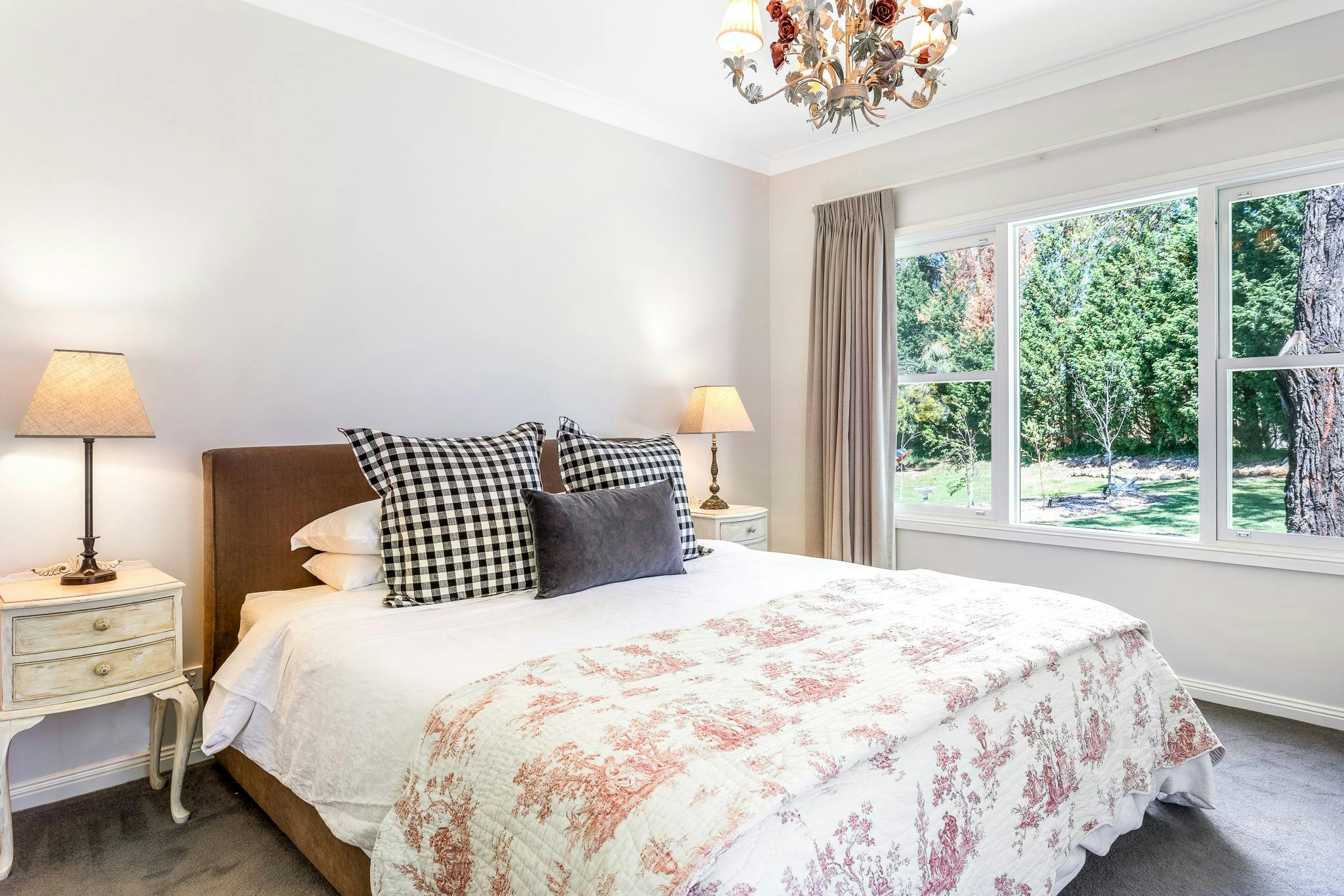 King bedroom overlooking gardens