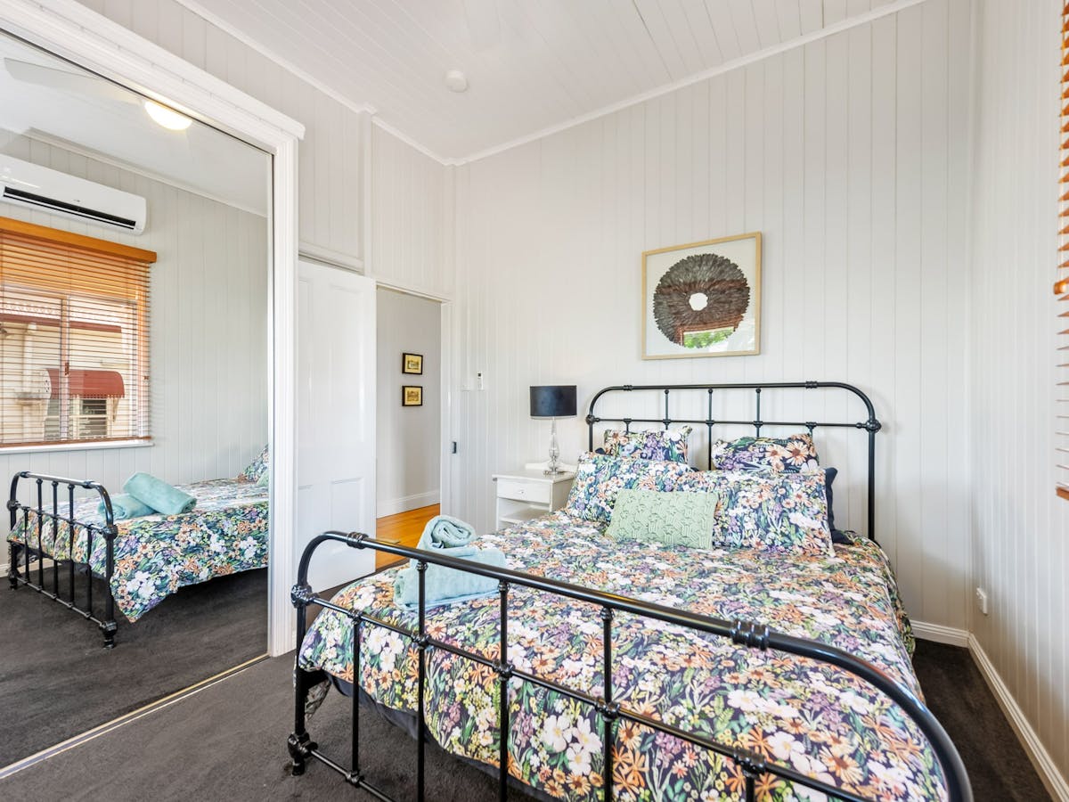 Features Queen bed and Reverse Cycle Aircon