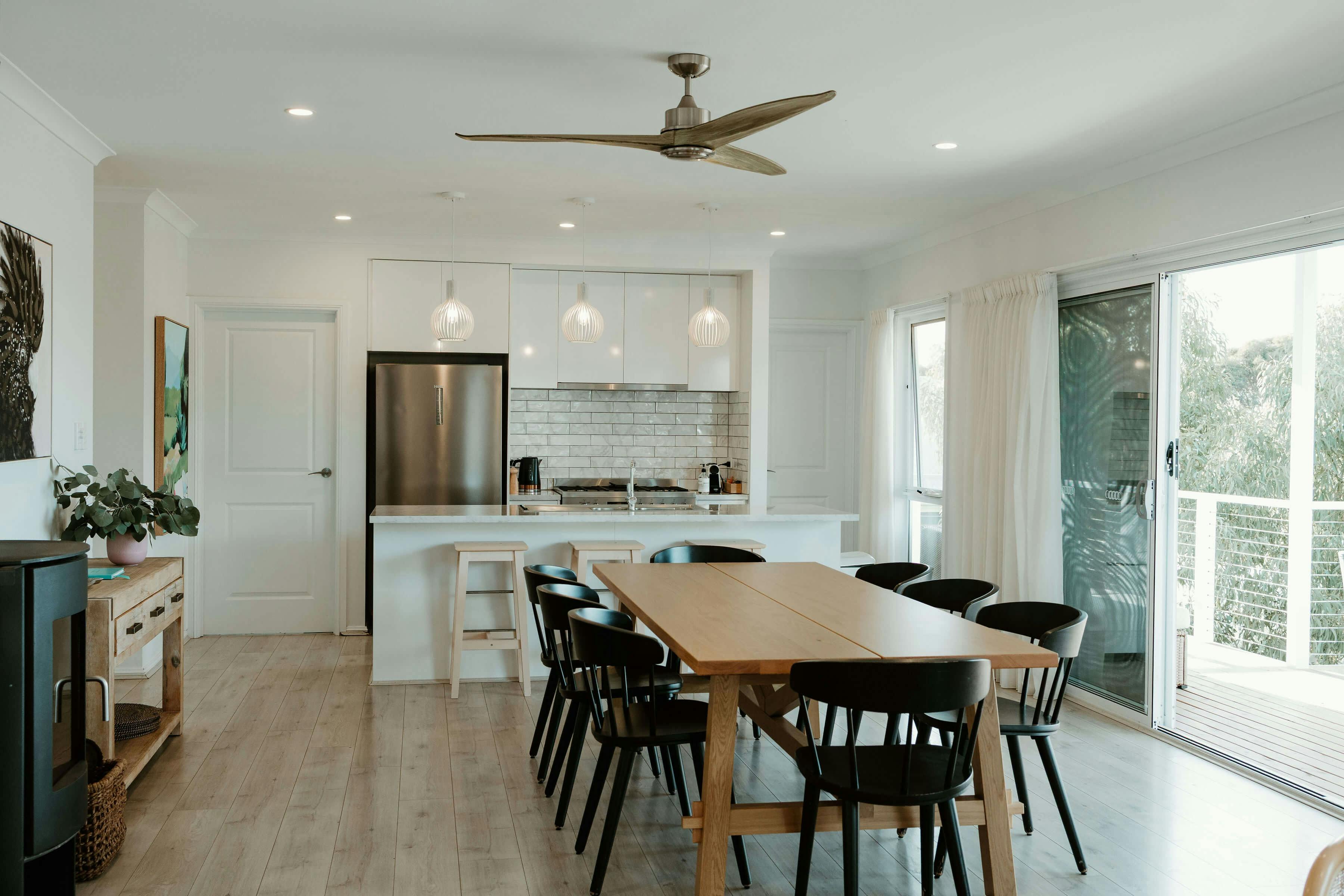Avalon Kangaroo Island kitchen and dining area