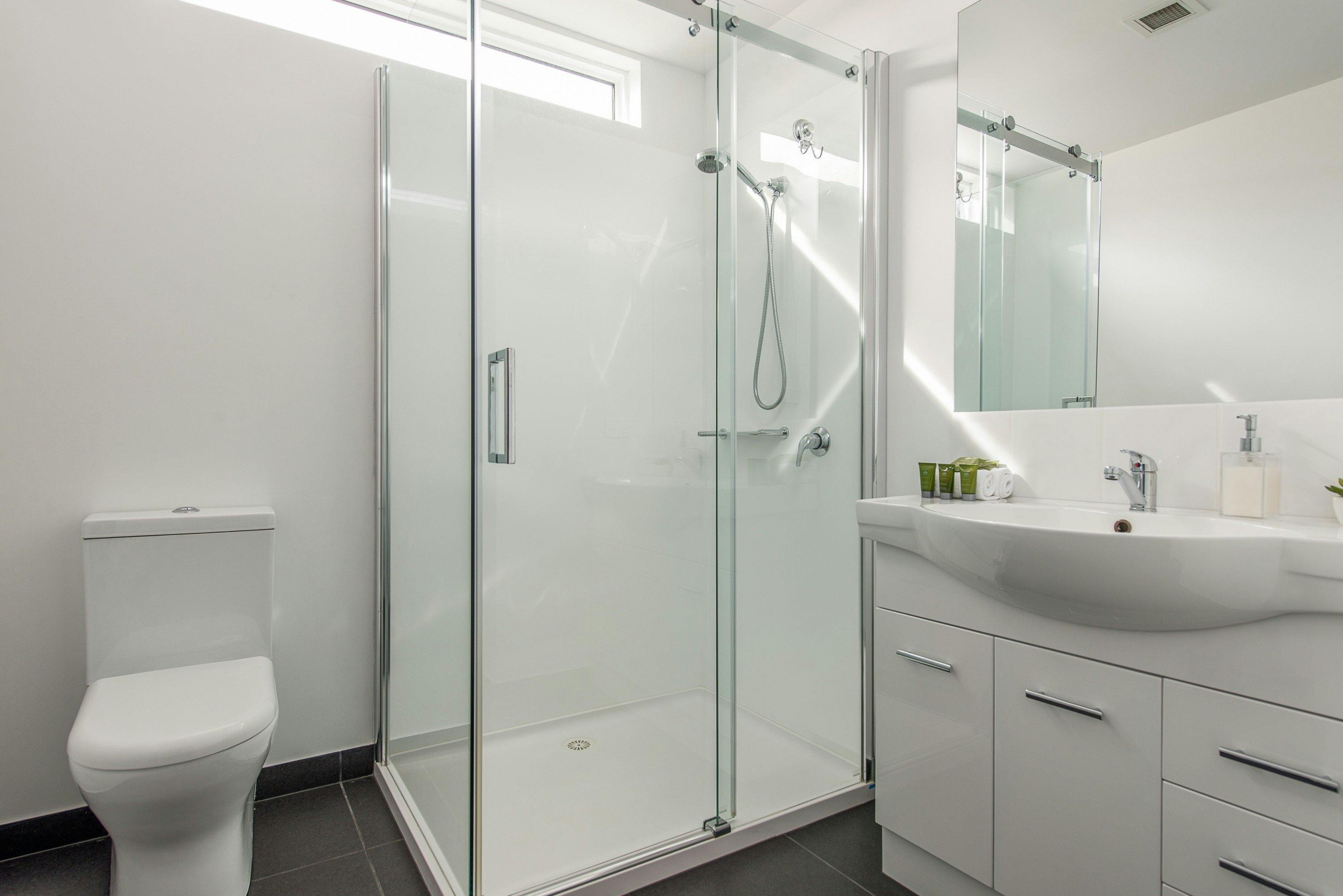 Apartment 1 en-suite bathroom with shower, toilet and vanity