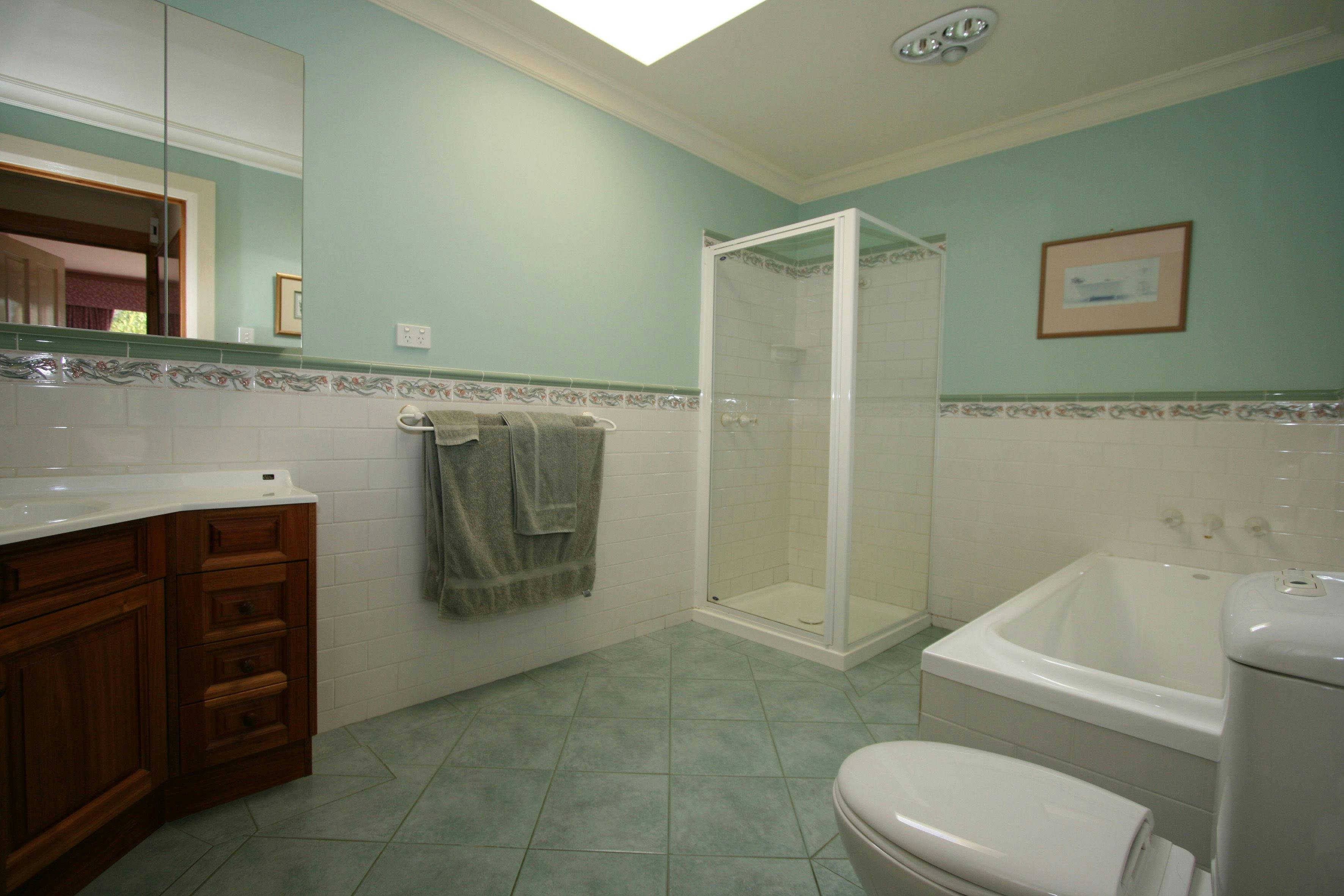 Riverview Apartment Bathroom