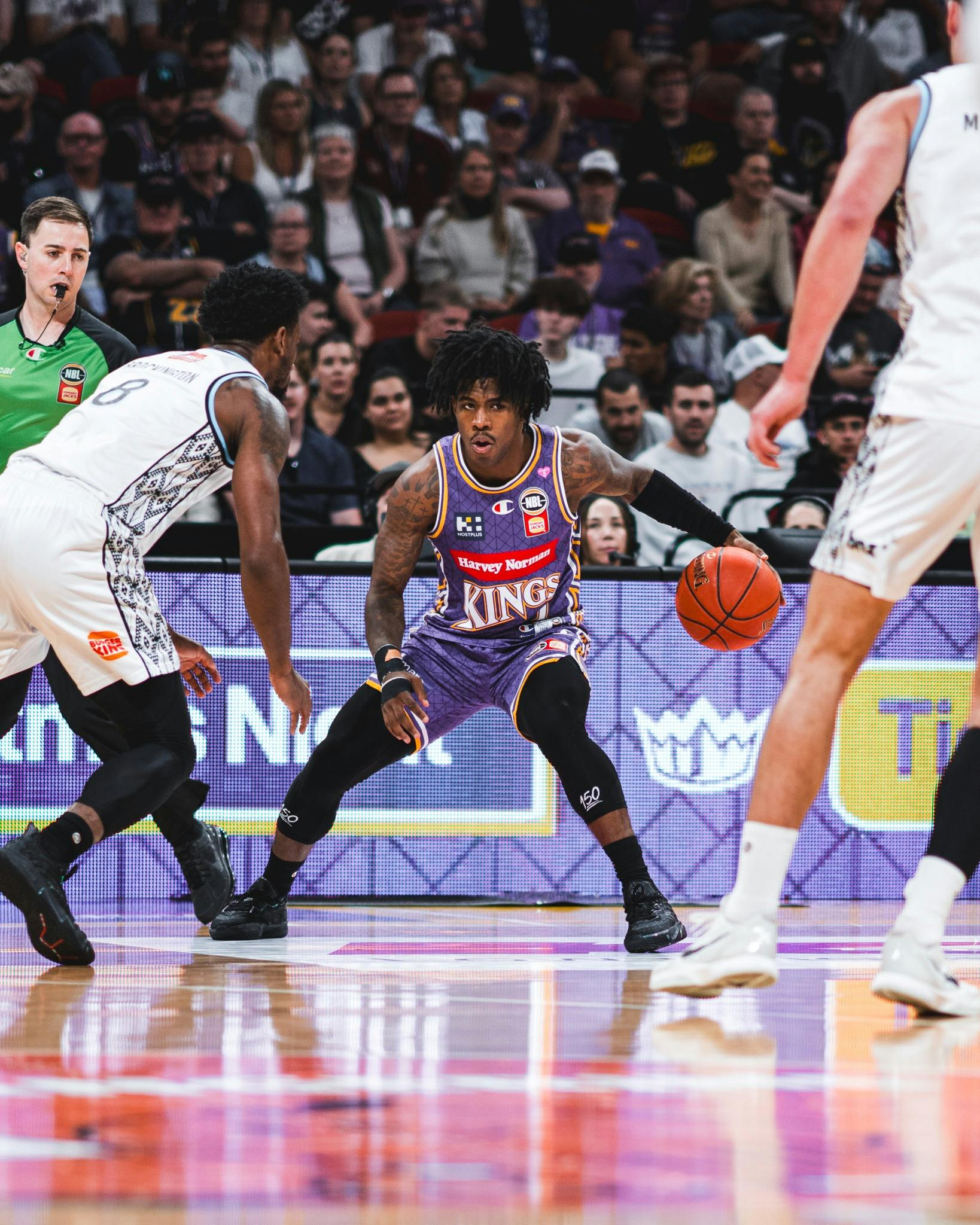 Kendric Davis with ball in Kings game against NZ Breakers