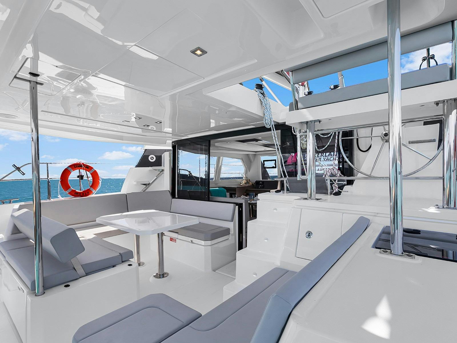 Leopard 42 - Aft deck dining
