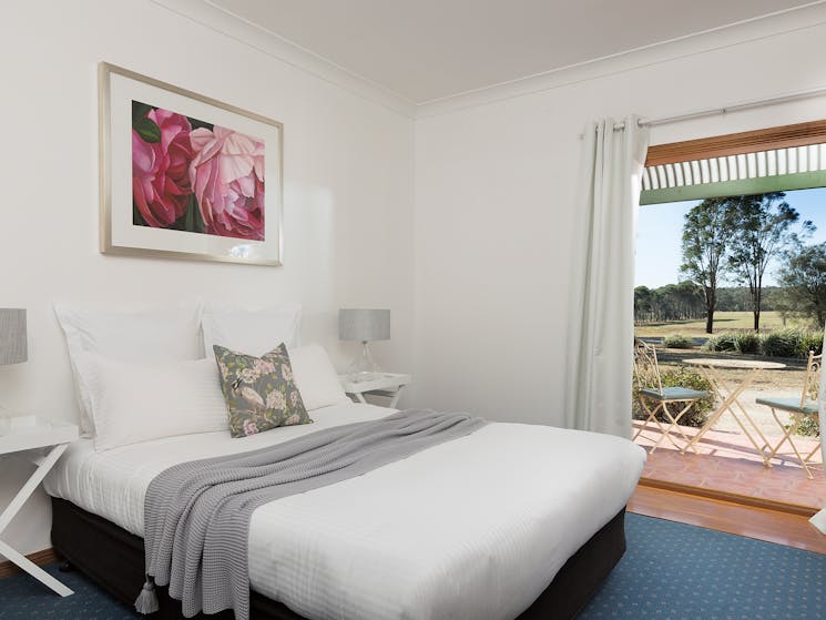 Hunter-Valley-Stays-Accommodation-Wine-Country-Lodge-Bedroom