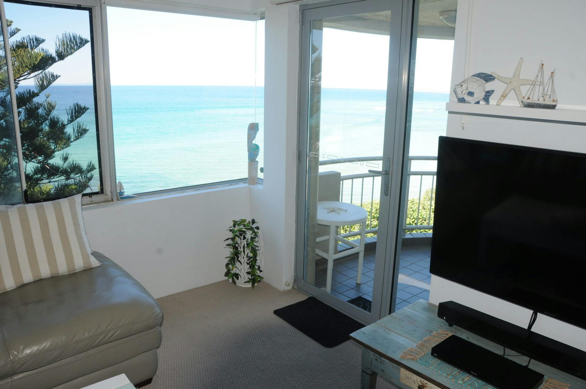 Unit 8 Seaspray Apartments, Absolute Waterfront - Visit Sunshine Coast