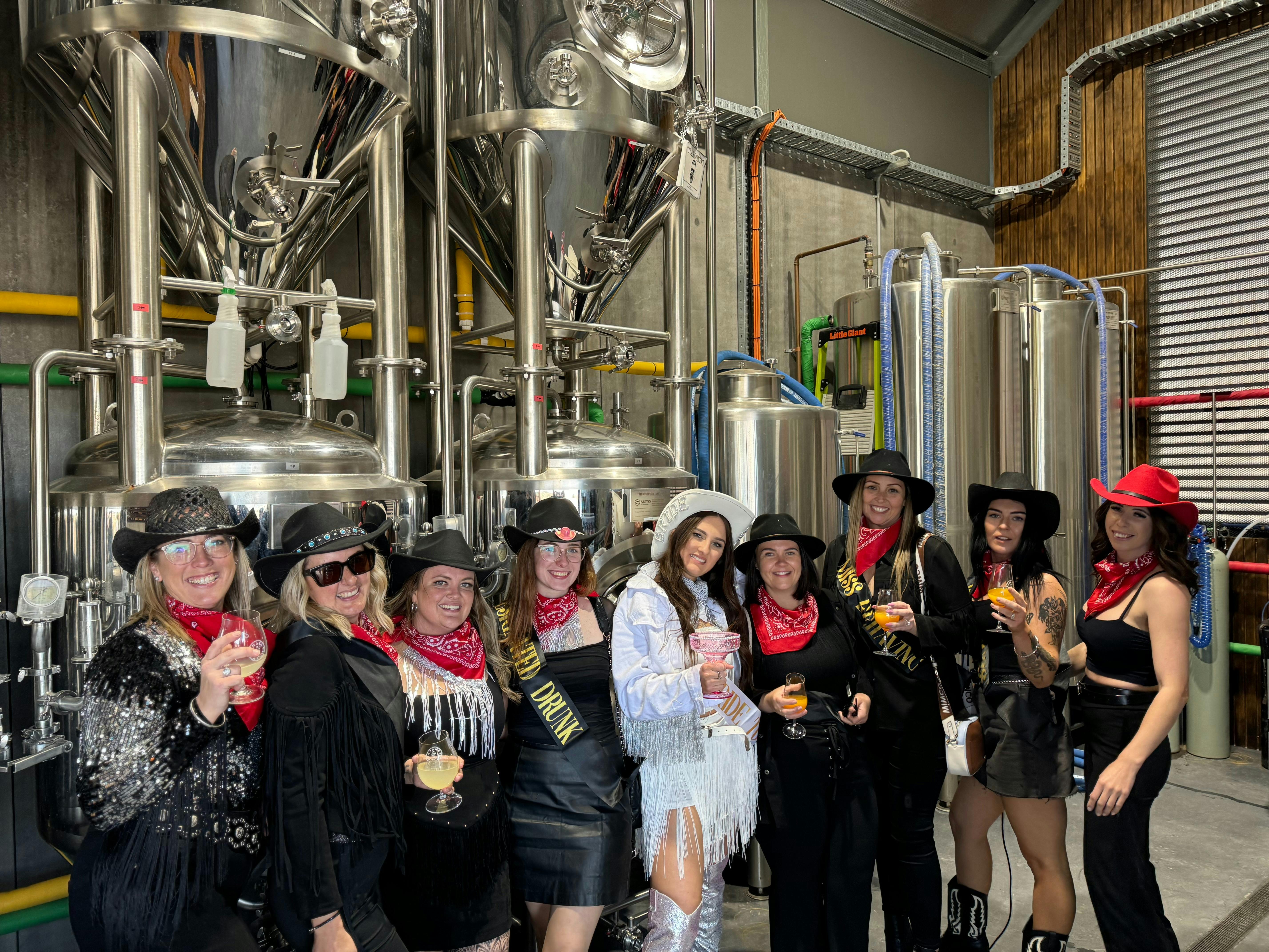 머지 에일 트레일 양조장에서의 암탉 투어