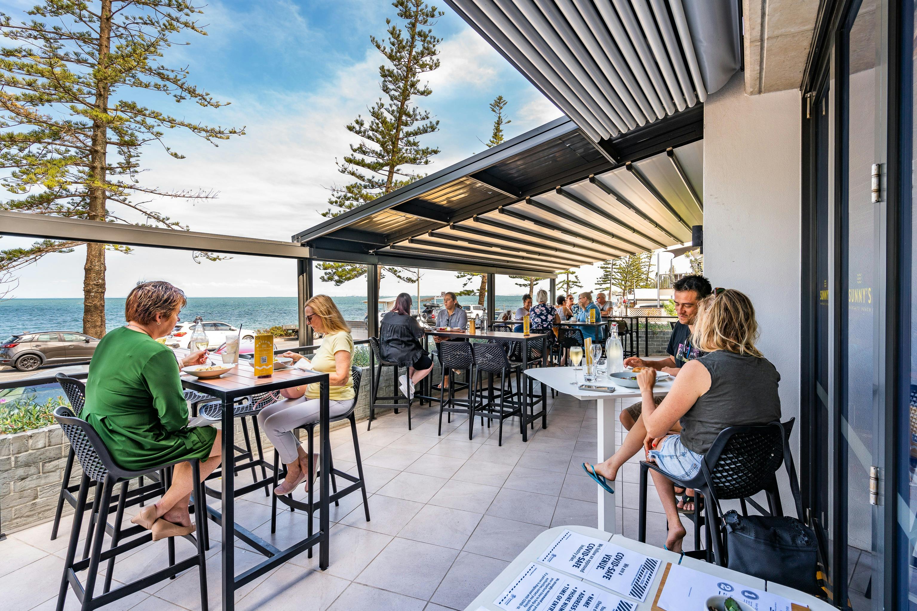 Sunny's Outdoor Dining