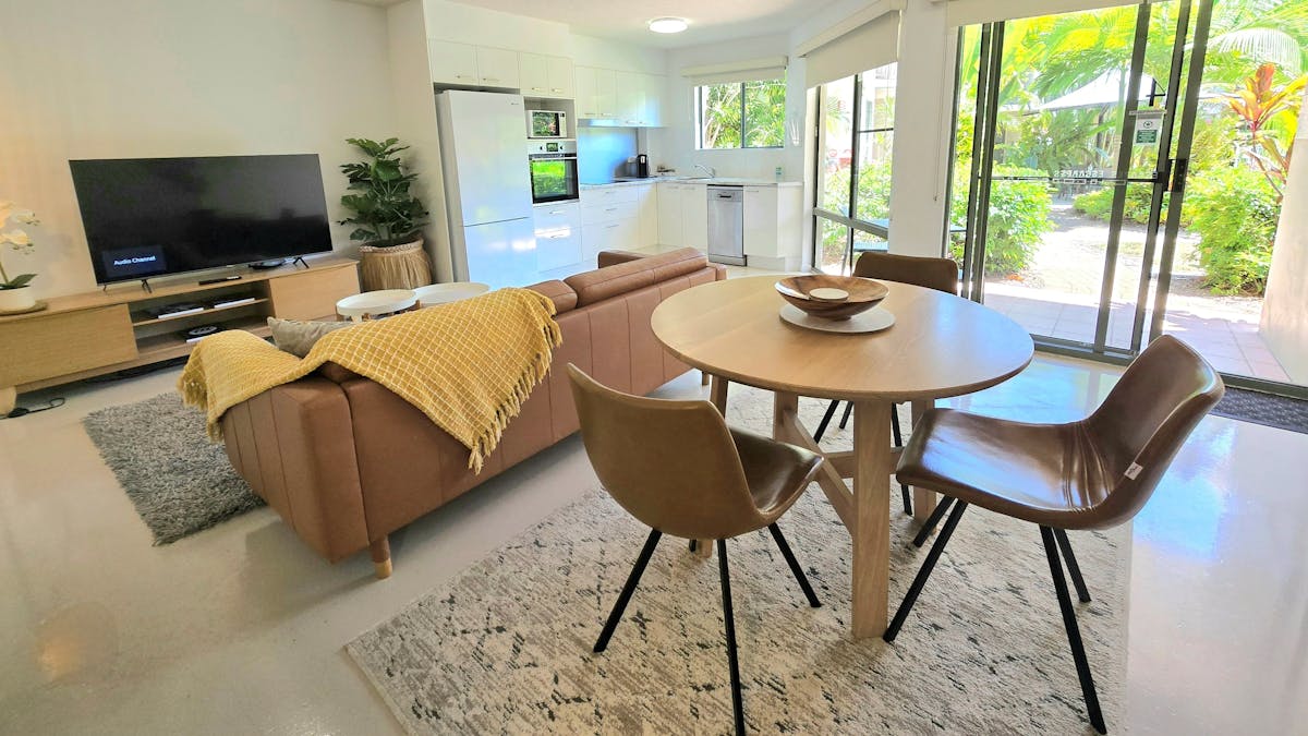 Superior ground floor apartment