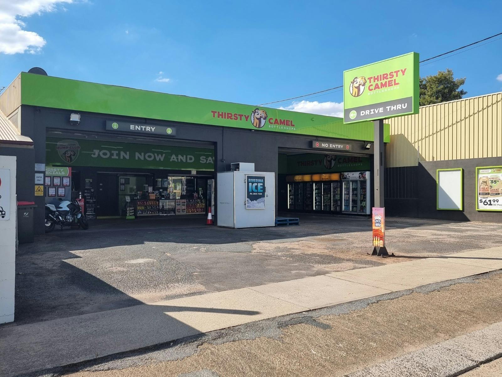 Bidgee Hotel Thirsty Camel