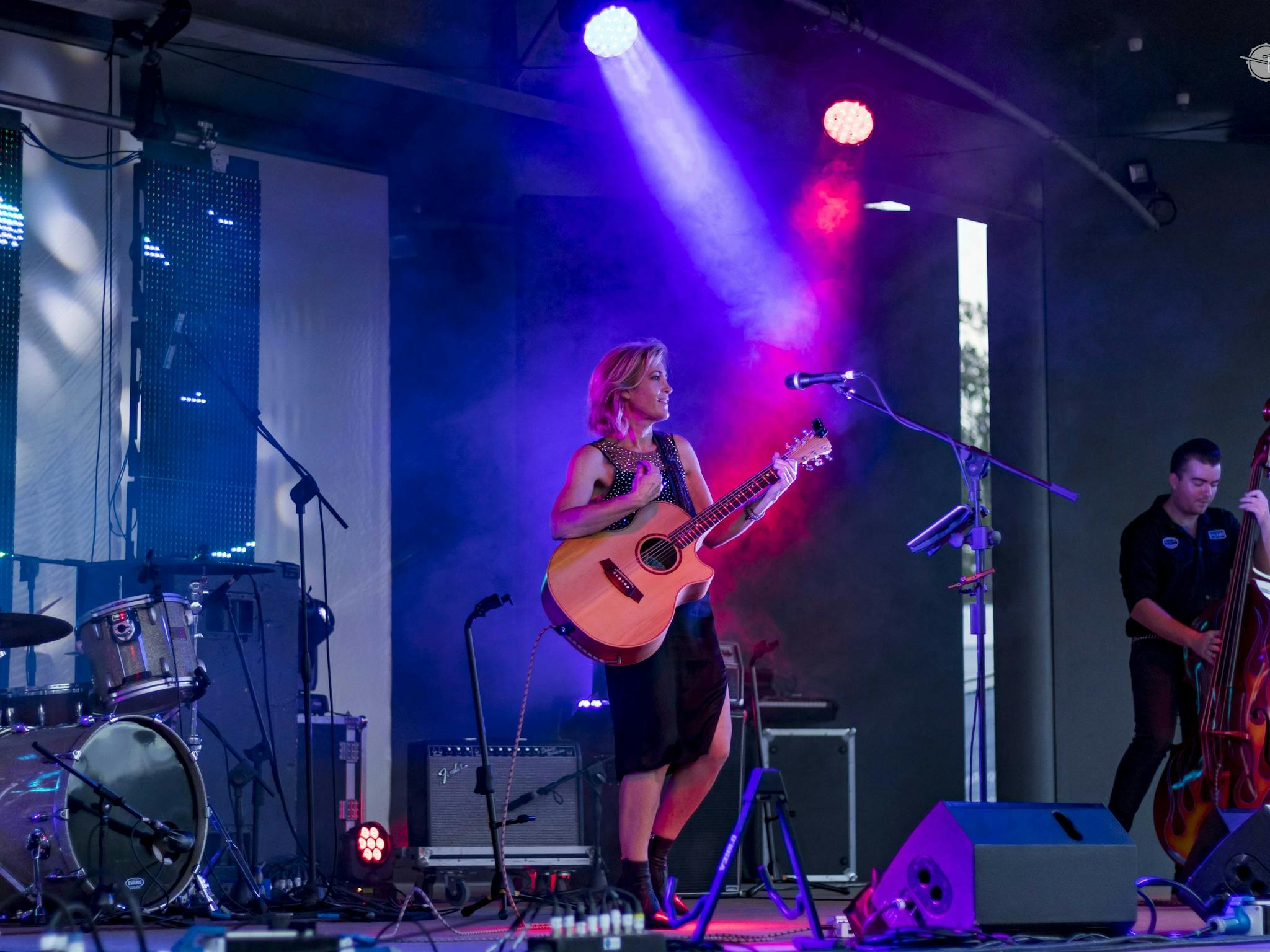 Fiona O'Shea and the Passenger live Club Boutique Hotel Cunnamulla 1-15 May 2021 6-9pm dinner, drink Fiona O'Shea and the Passenger live Club Boutique Hotel Cunnamulla 1-15 May 2021 6-9pm dinner, drink