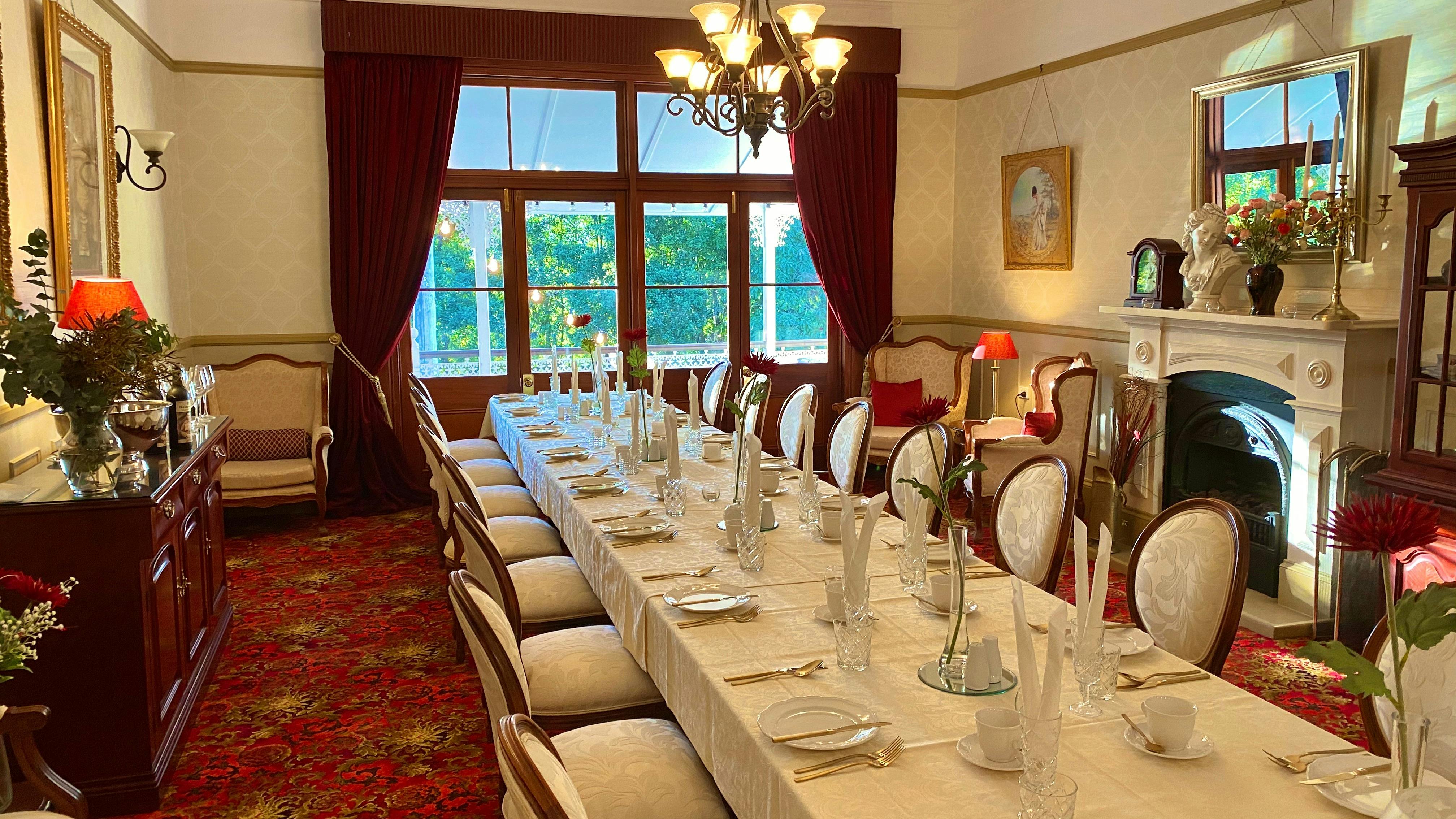Chandelier Dining Room