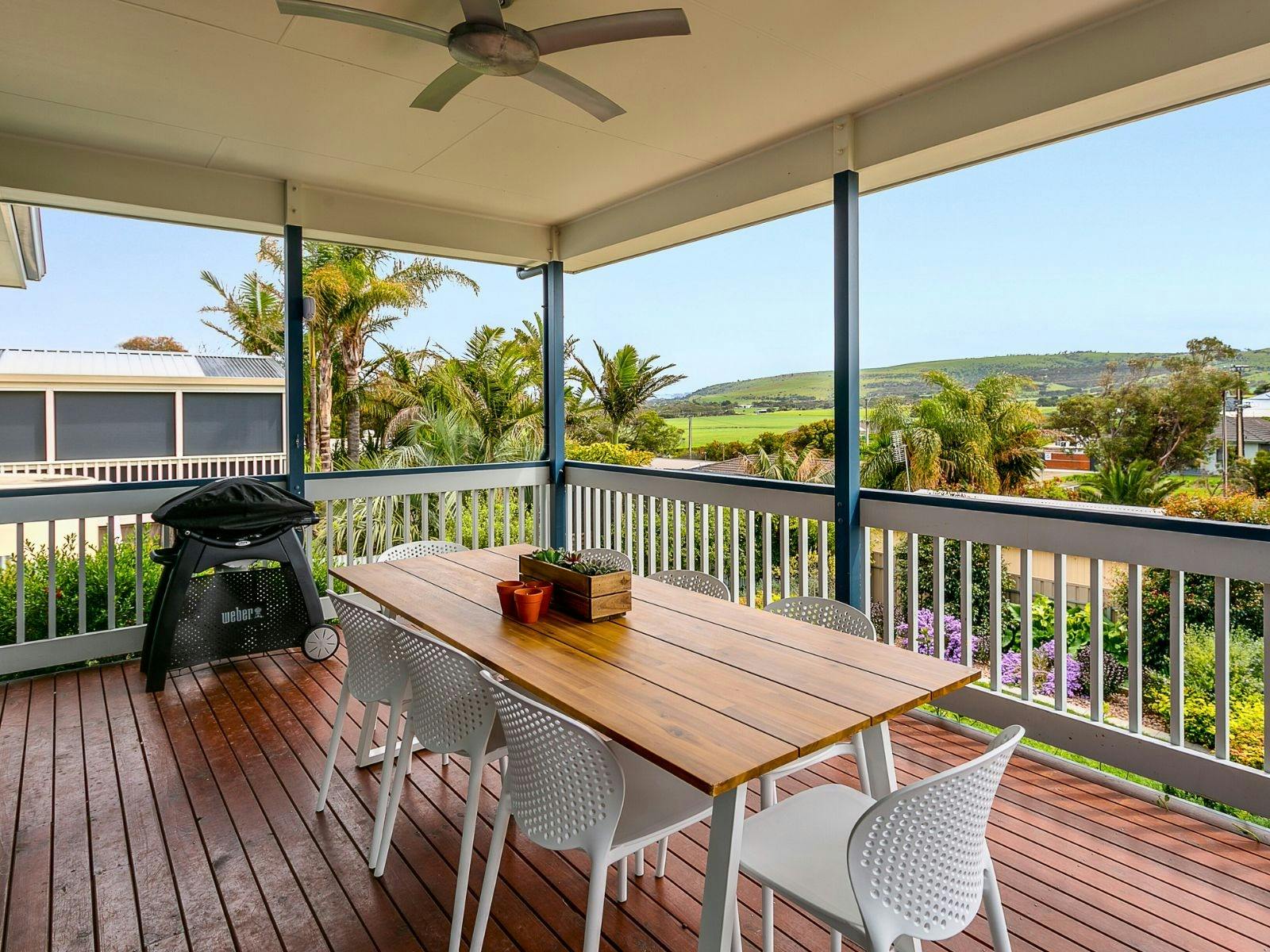 4BR Contemporary Coastal Home with Rural Outlook