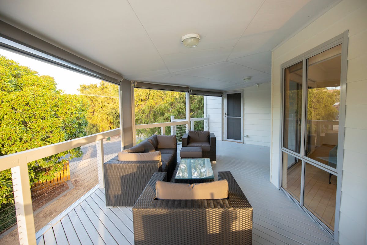 Sunset Views Carrickalinga - upstairs balcony lounge