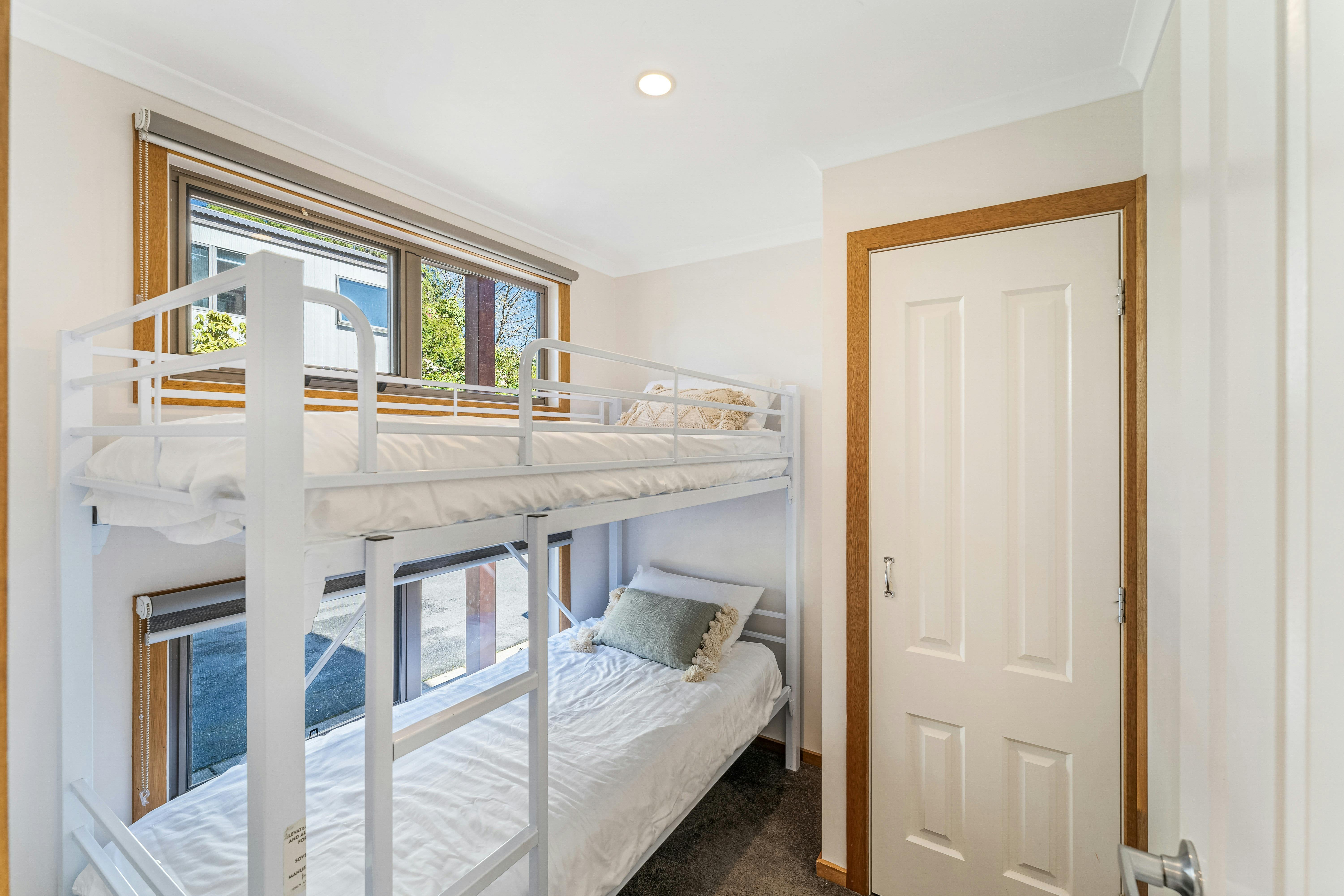 Three Bedroom Spa Townhouse | Tasman Holiday Parks - Bright