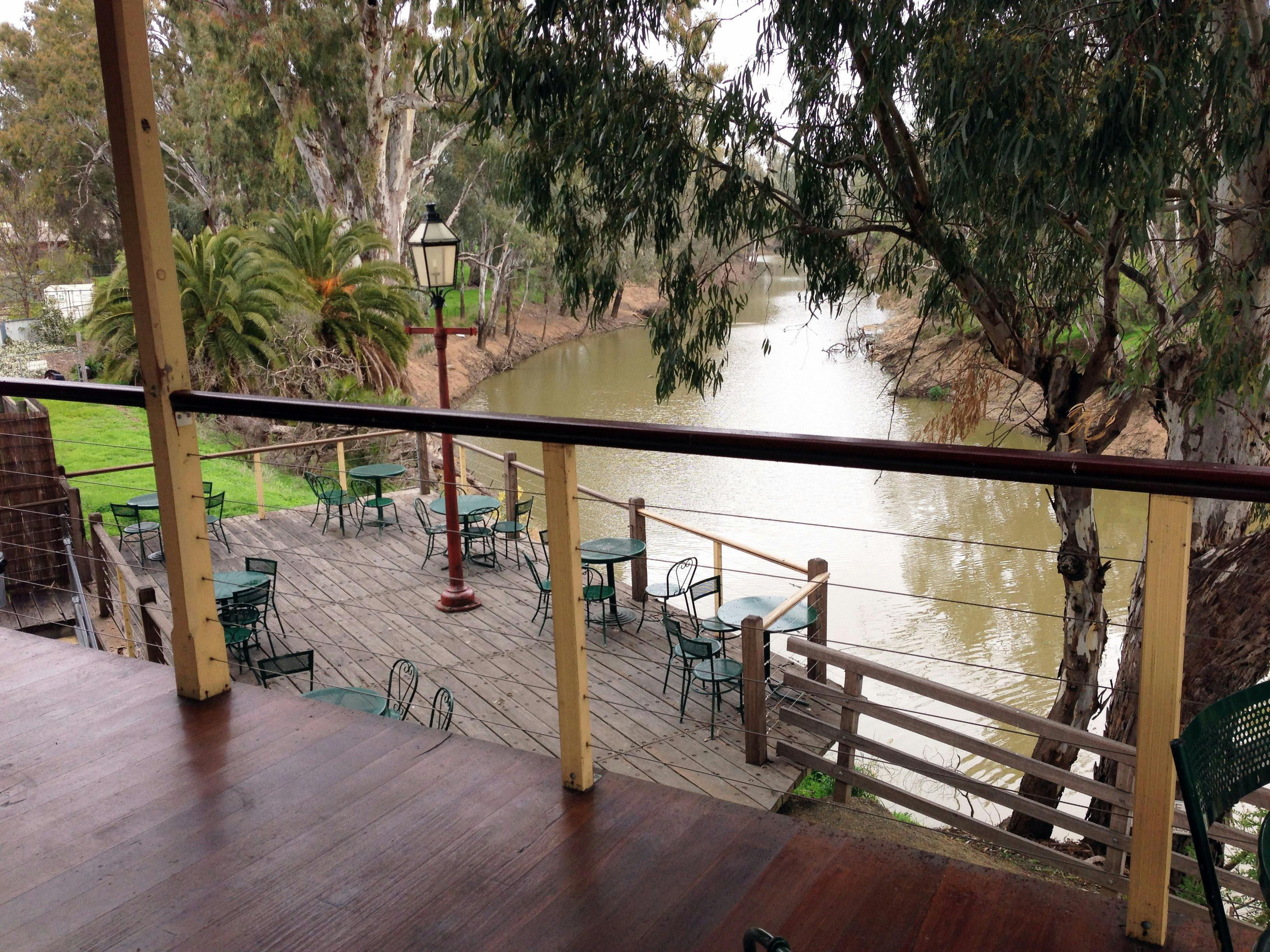 Balcony & river deck overlooking the Campaspe river