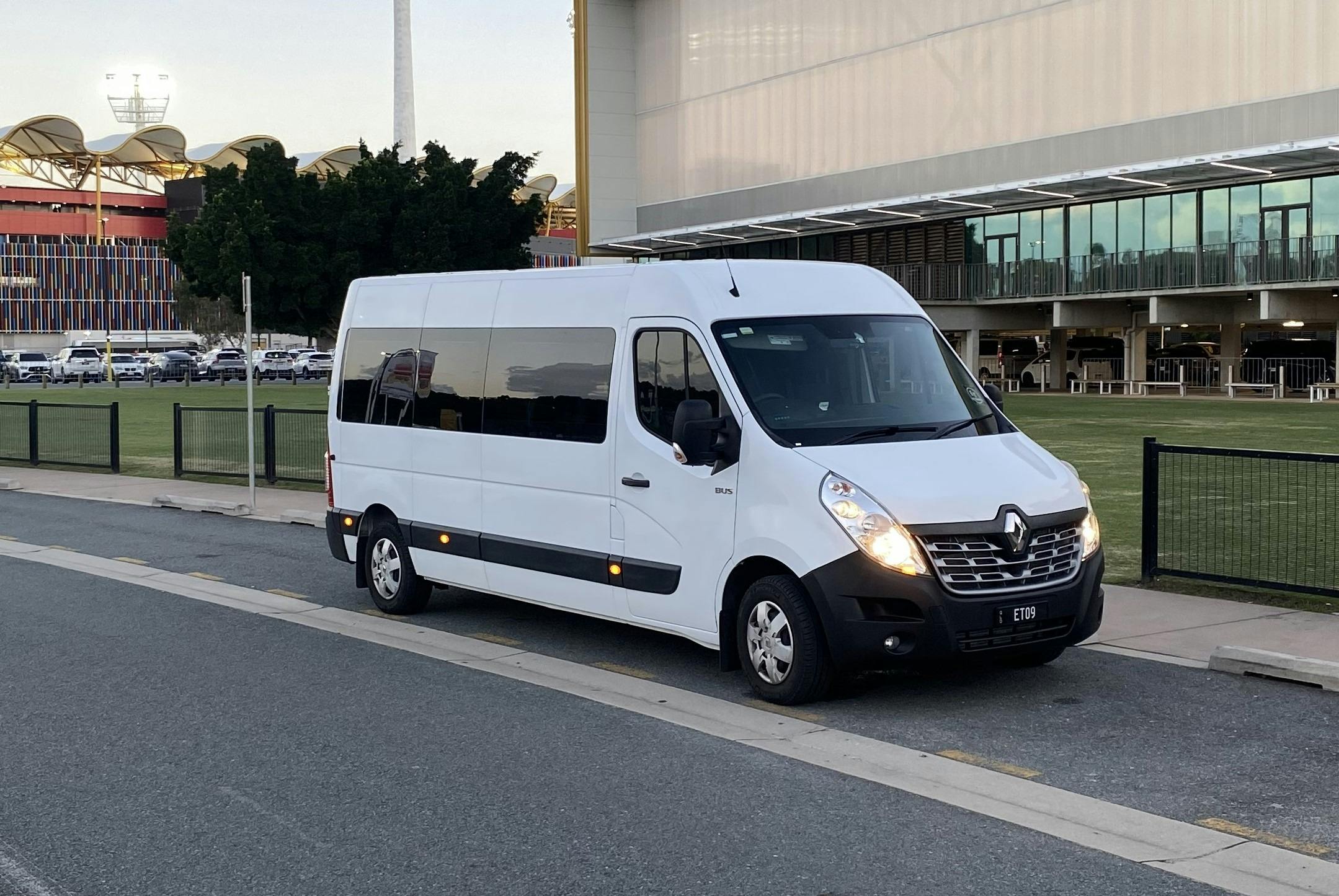 Renault Master Minibus (11 pax)