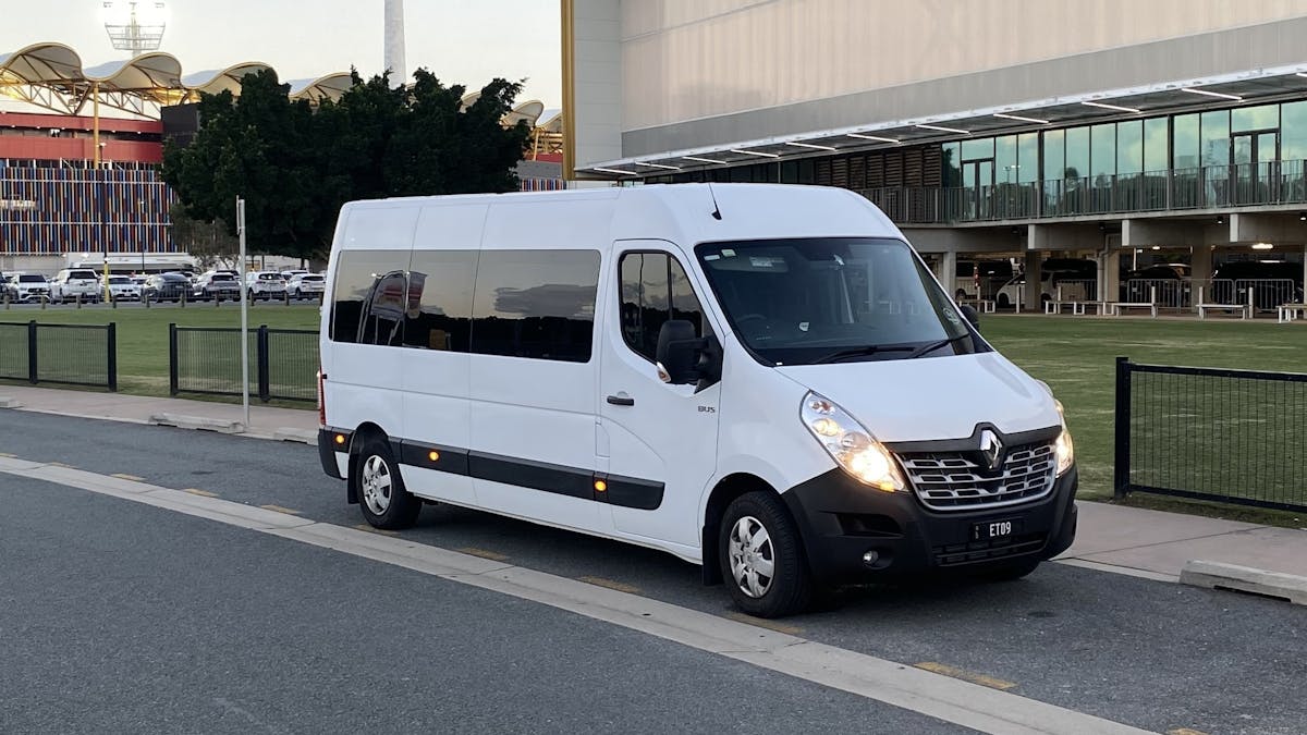 renault_master_minibus_at bne_domestic_terminal