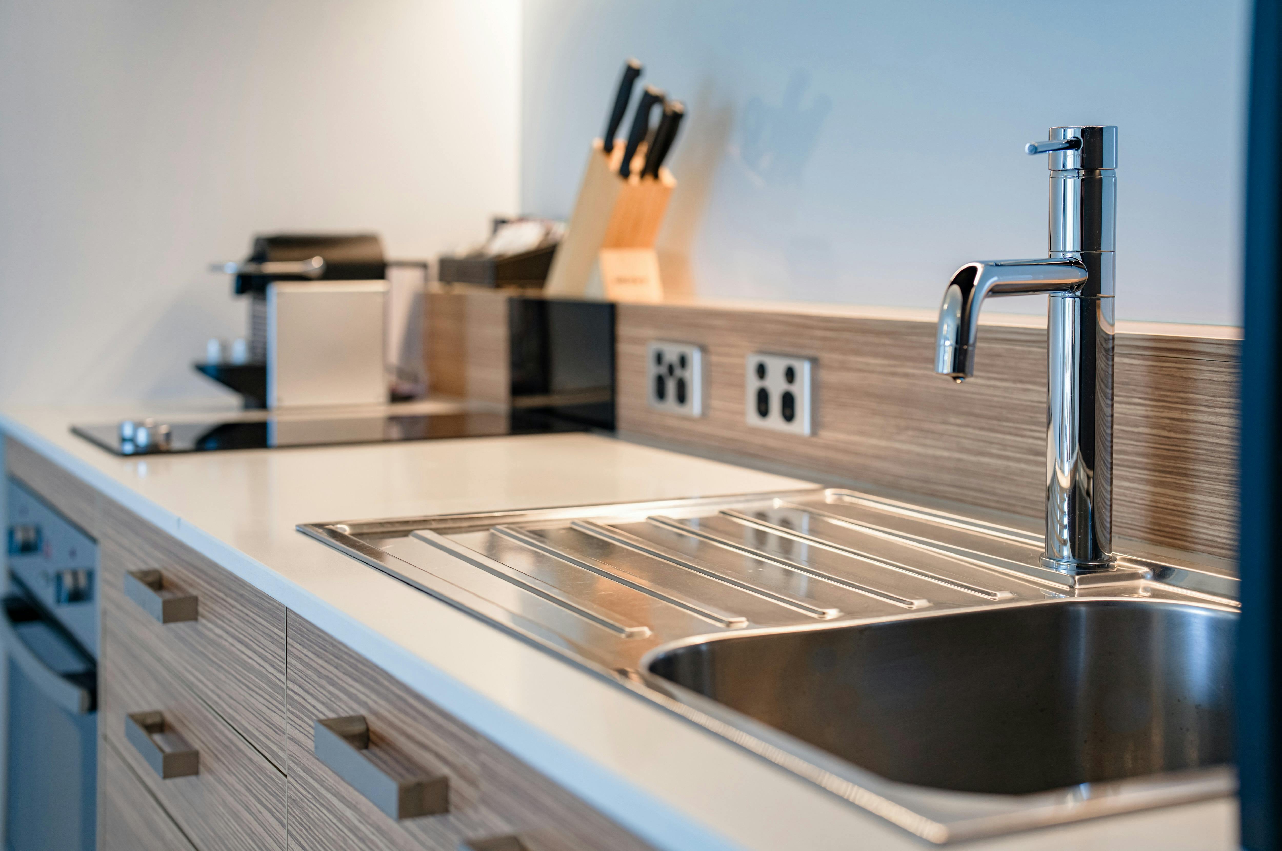 Vue Apartments Geelong - full kitchen