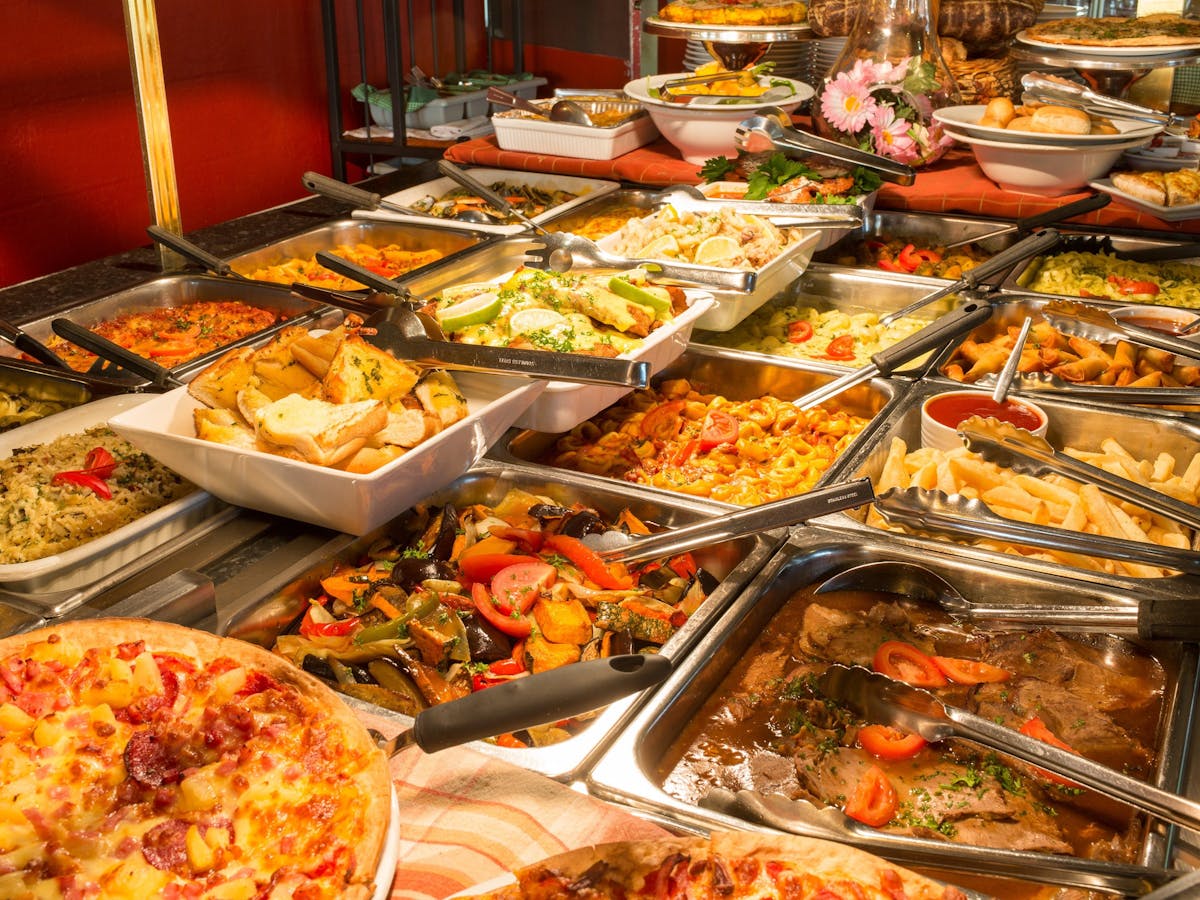 Roscoes Italian buffet lunch wooroonooran safaris