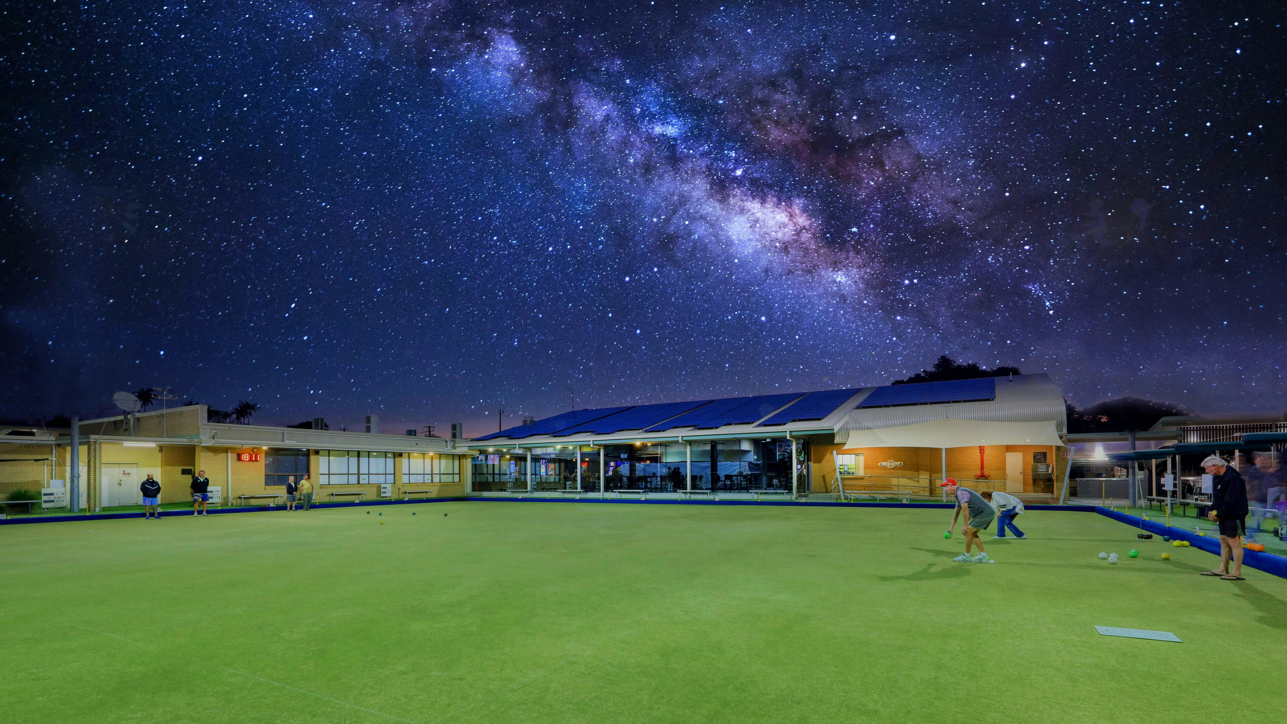 Bowls at Maclean Bowlo is played socially and competitively or come along and try barefoot bowls.