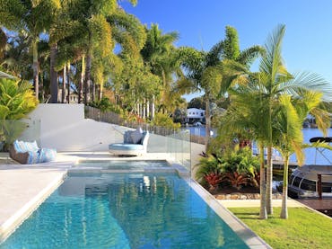 Riverfront Outdoor Infinity Pool & Heated Spa (pool can be heated at an additional cost) Riverfront Outdoor Infinity Pool & Heated Spa (pool can be heated at an additional cost)